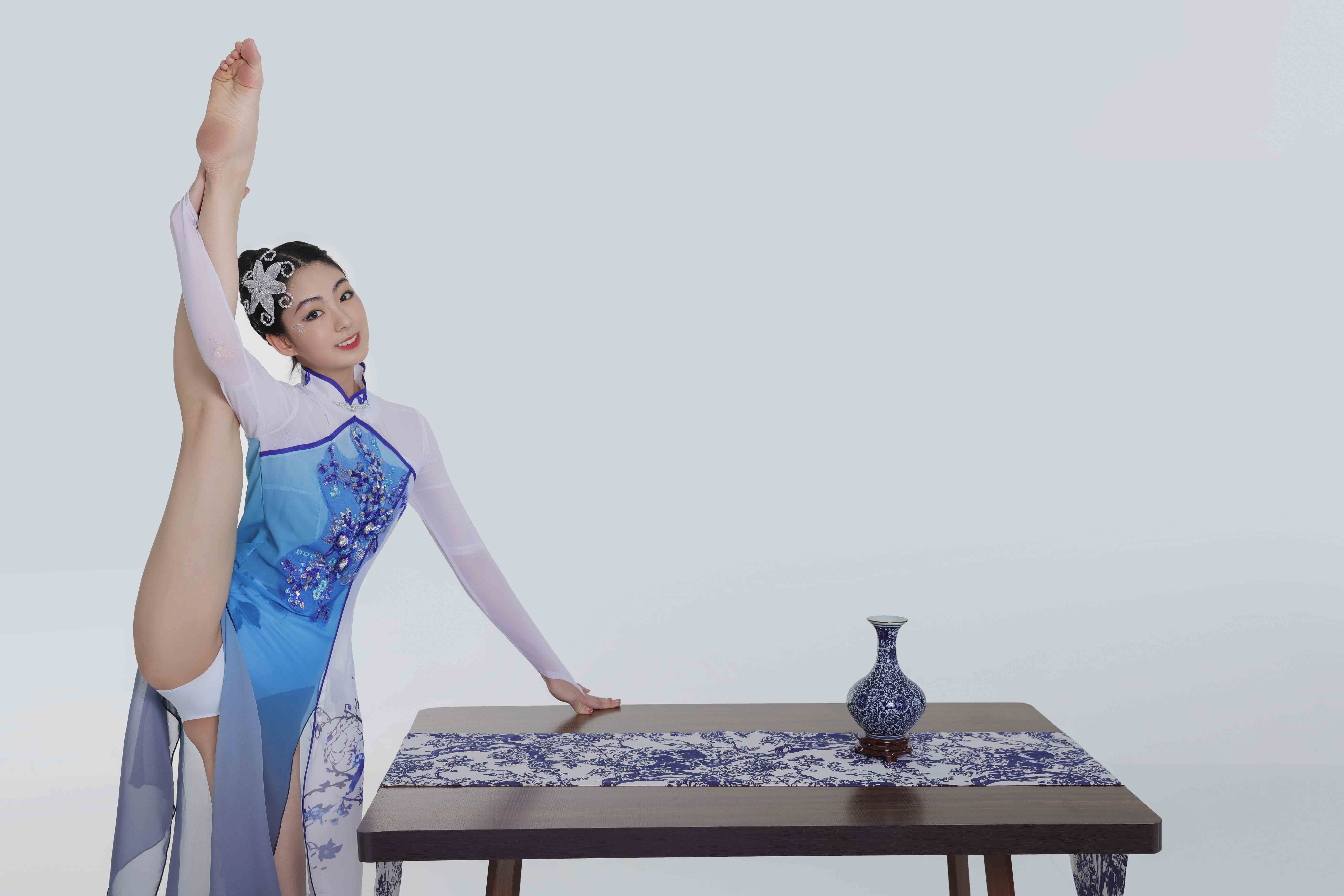 GALLI嘉丽 - 舞蹈生日记 韩玉彤-二次元COS分享次元吧