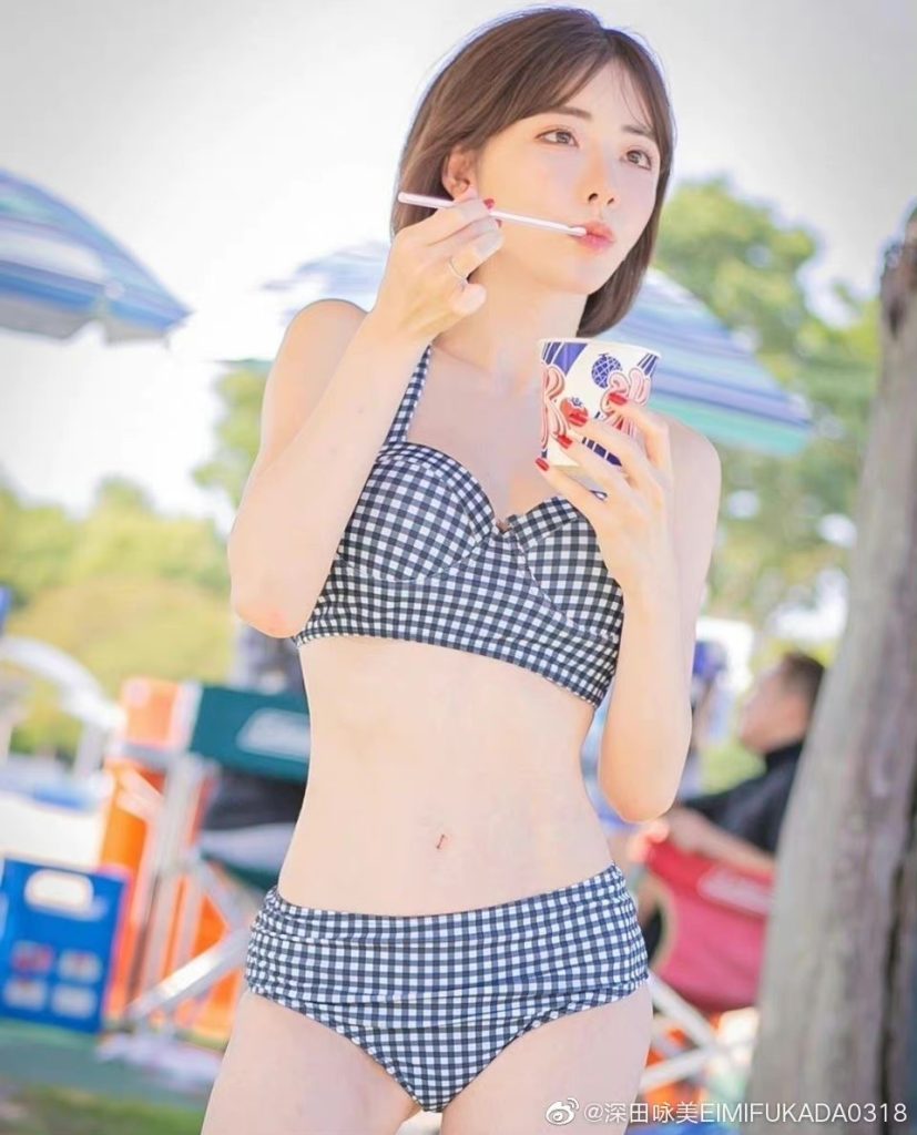 图片[1]-二次元COS分享蓝白格子内衣-深田咏美-二次元COS分享次元吧