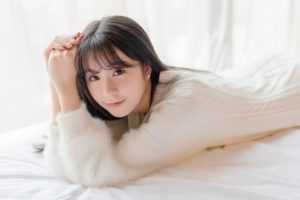 白色毛衣-二次元COS分享次元吧