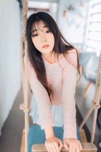 秋千姑娘-二次元COS分享次元吧