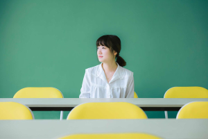 不看镜头小姐-二次元COS分享次元吧