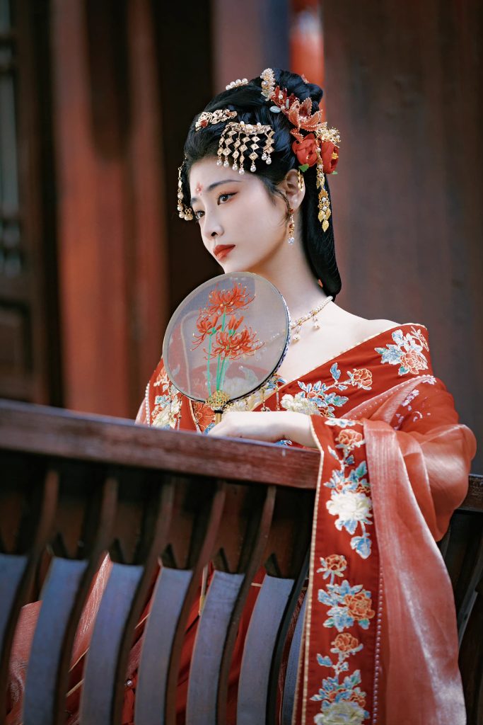 图片[1]-二次元COS分享【汉服】国庆 最喜欢的颜色是中国红🇨🇳 ​​​-二次元COS分享次元吧