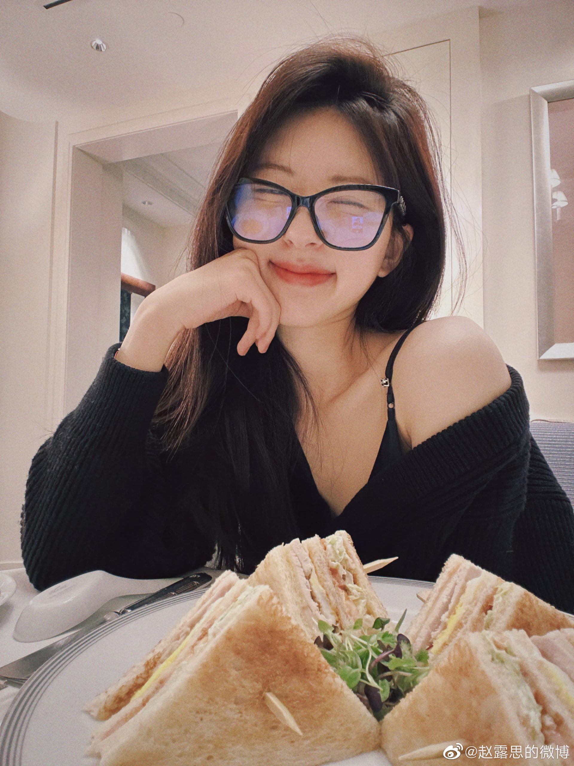 赵露思-二次元COS分享次元吧