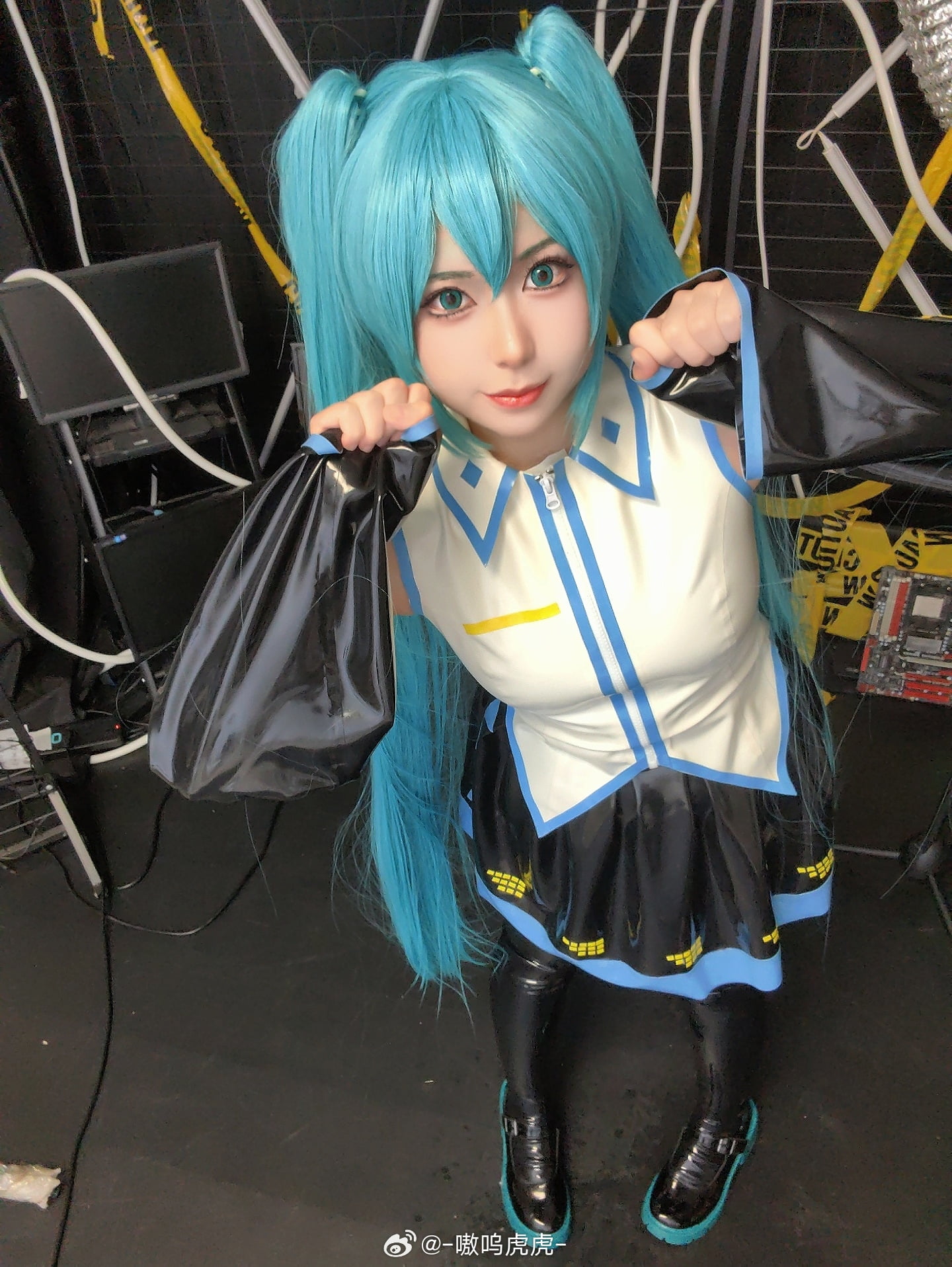 图片[1]-二次元COS分享[COSplay]初音自拍四连 ​​​-二次元COS分享次元吧