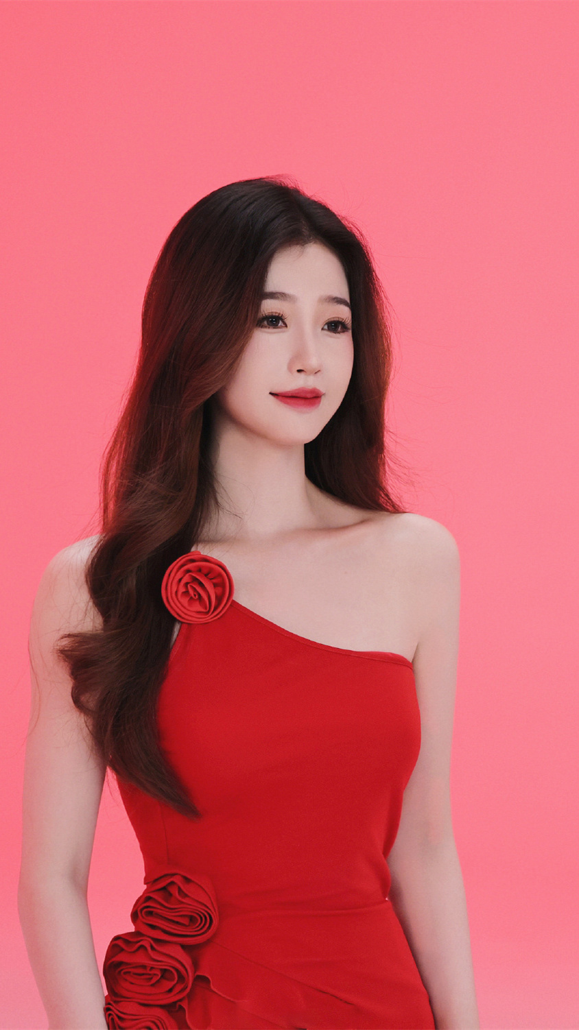 图片[4]-二次元COS分享[明星写真]虞书欣优雅亮相，身着一款迷人的红色单肩吊带裙。-二次元COS分享次元吧
