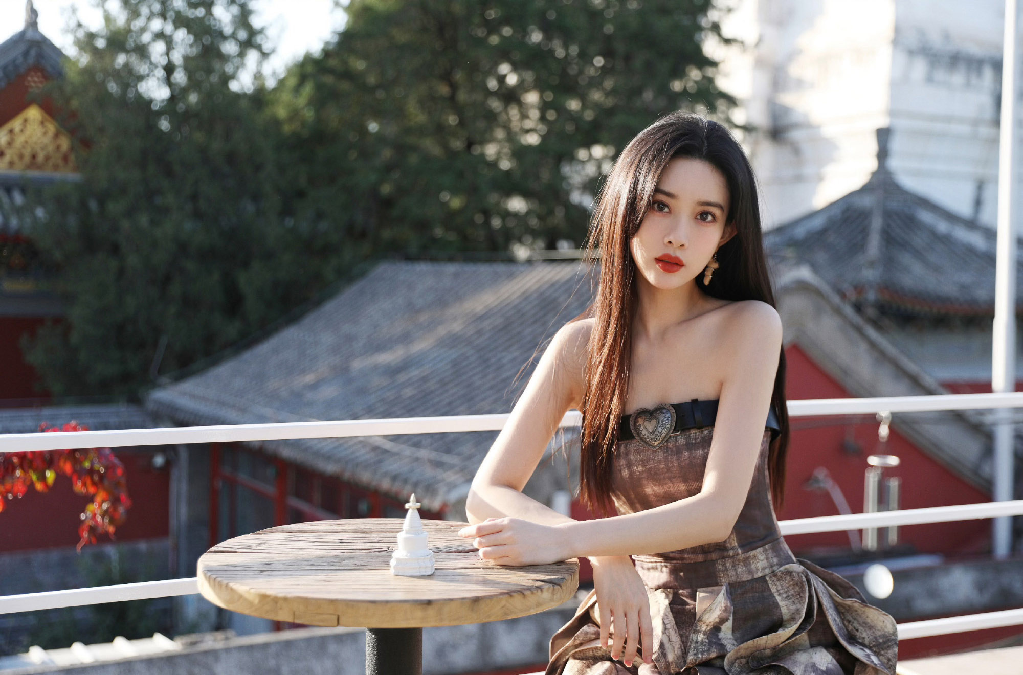 图片[1]-二次元COS分享[明星写真]孟子义以她明媚的容颜和浓烈的魅力，展现出无尽的元气与活力。-二次元COS分享次元吧