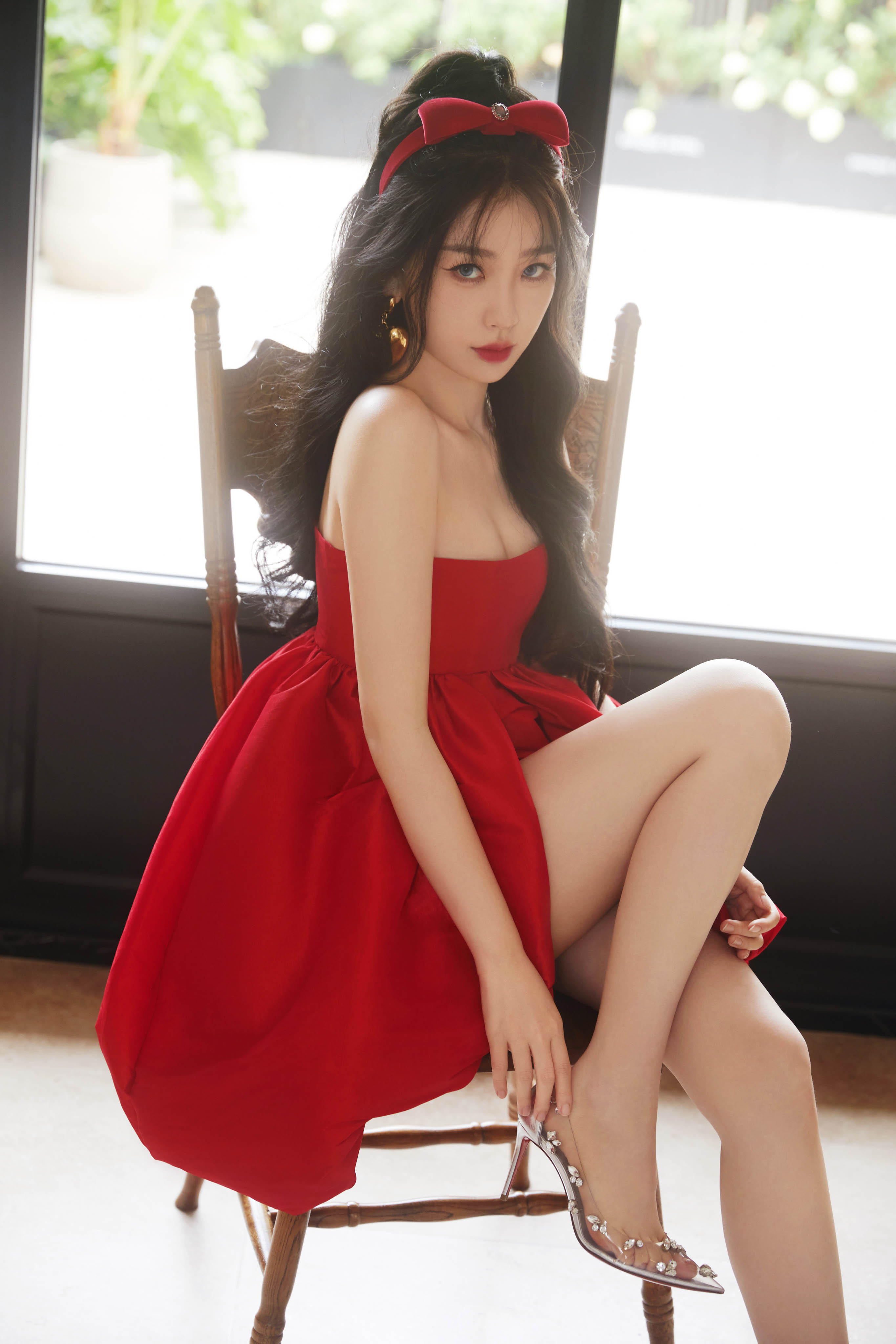 图片[5]-二次元COS分享[明星写真]虞书欣抹胸红裙美腿-二次元COS分享次元吧
