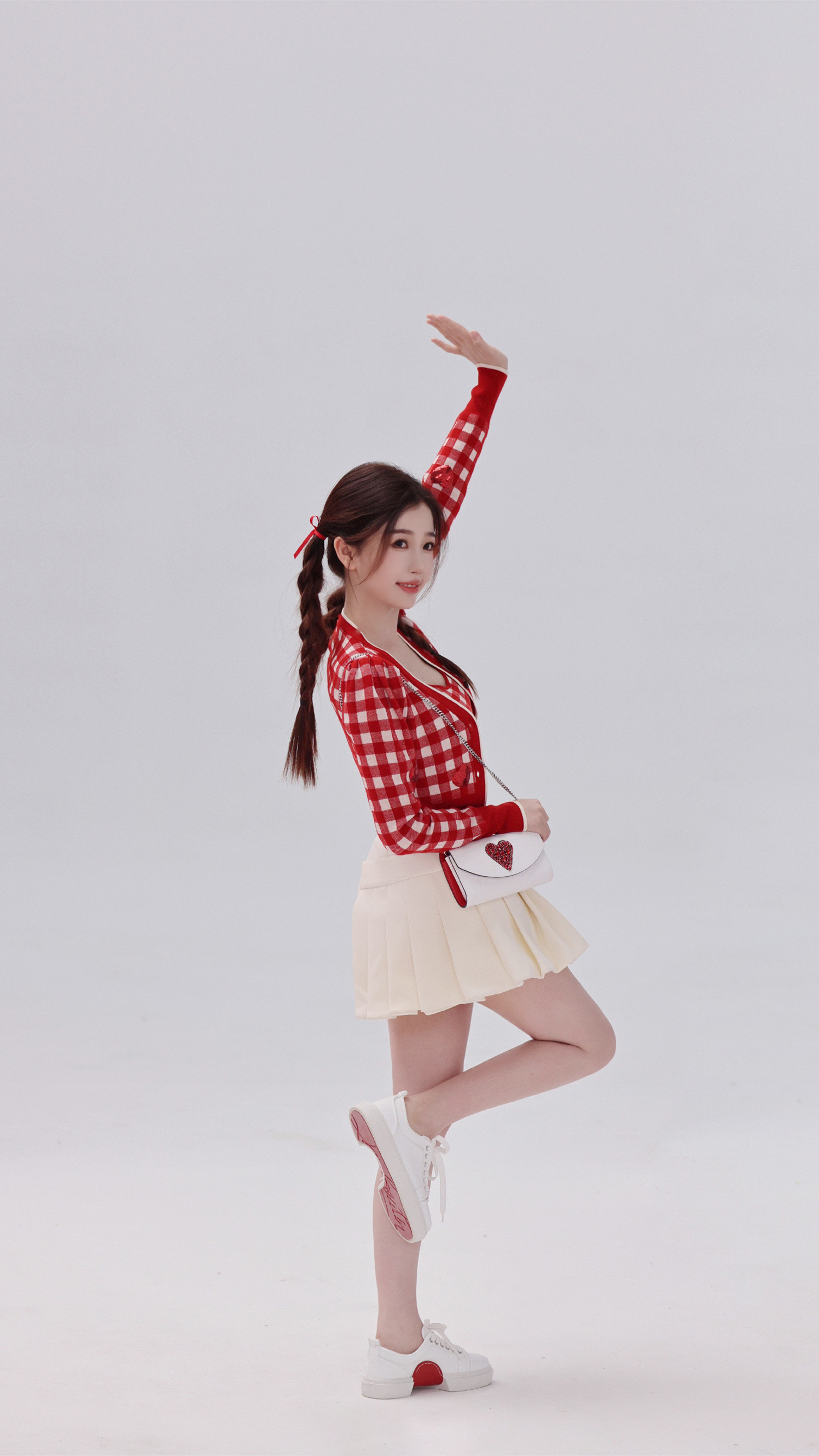 图片[7]-二次元COS分享[明星写真]虞书欣优雅亮相，身着一款迷人的红色单肩吊带裙。-二次元COS分享次元吧