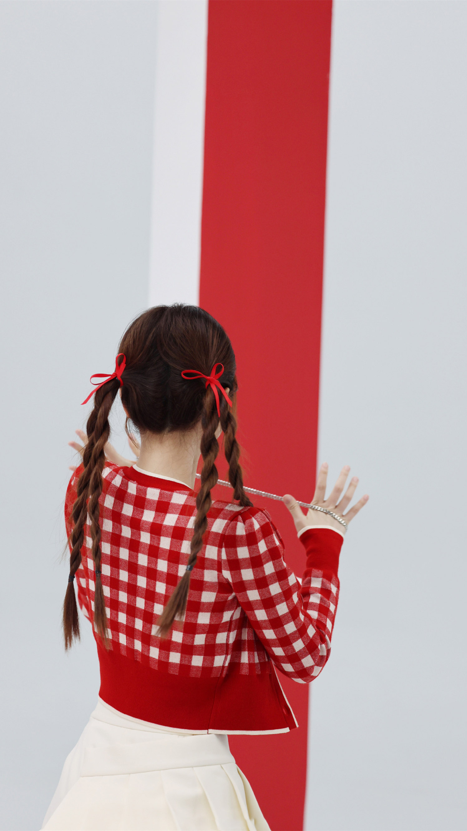 图片[9]-二次元COS分享[明星写真]虞书欣优雅亮相，身着一款迷人的红色单肩吊带裙。-二次元COS分享次元吧