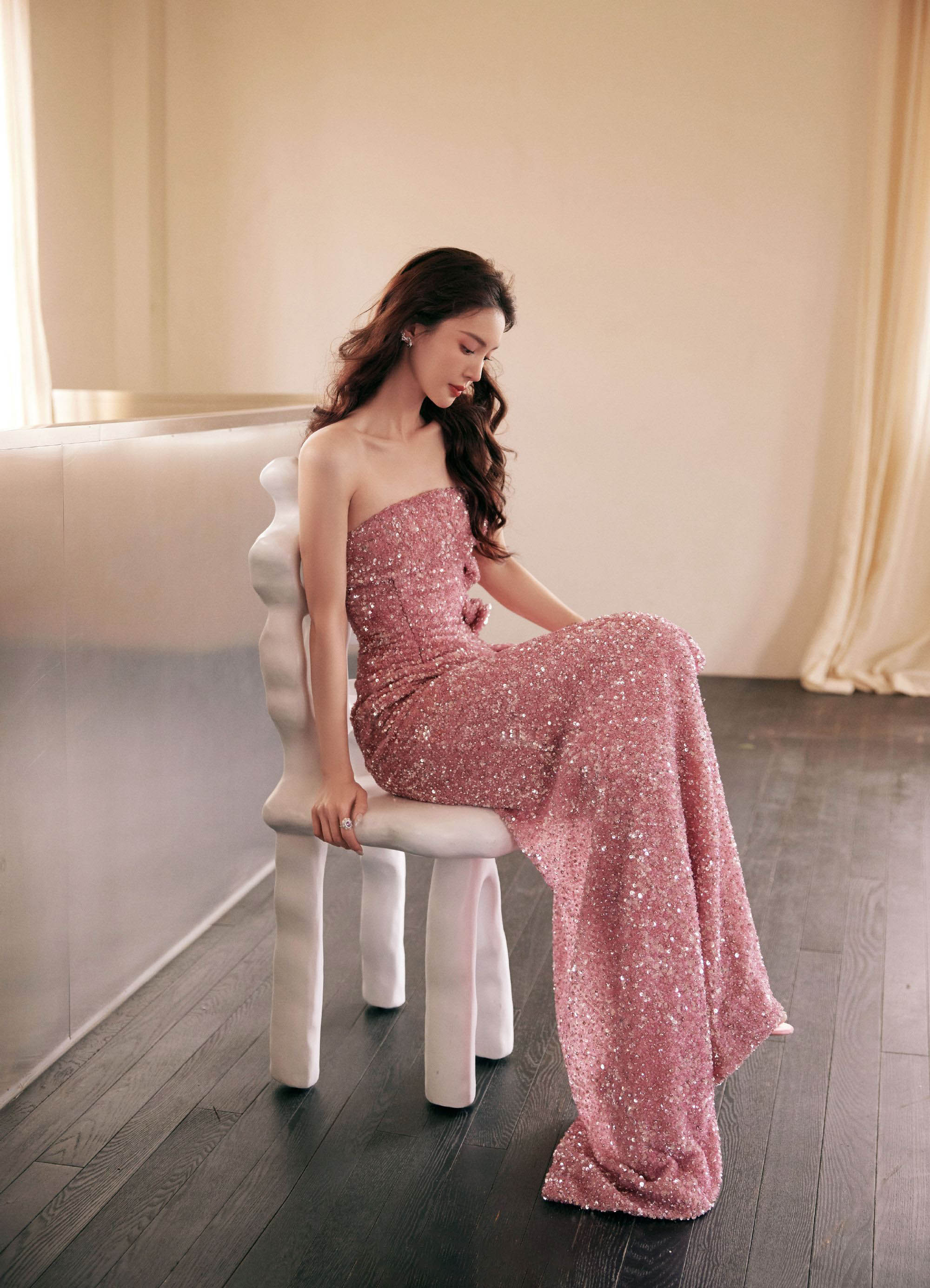 图片[7]-二次元COS分享[明星写真]金晨身着的闪钻抹胸裙尽显大气与迷人魅力。-二次元COS分享次元吧