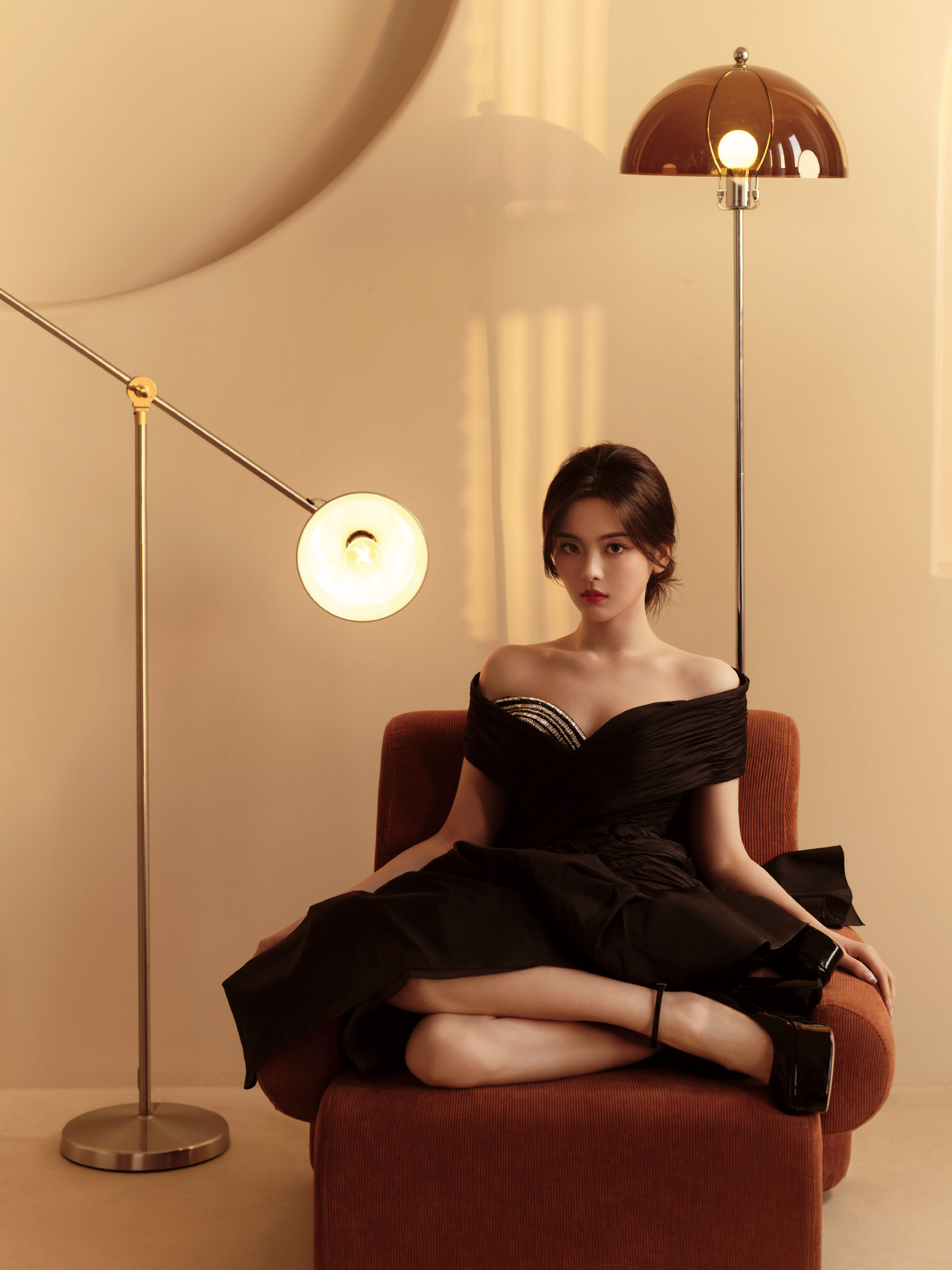 图片[7]-二次元COS分享[明星写真]杨超越身着优雅黑色鱼尾礼裙，尽显曼妙身姿与高贵气质。-二次元COS分享次元吧