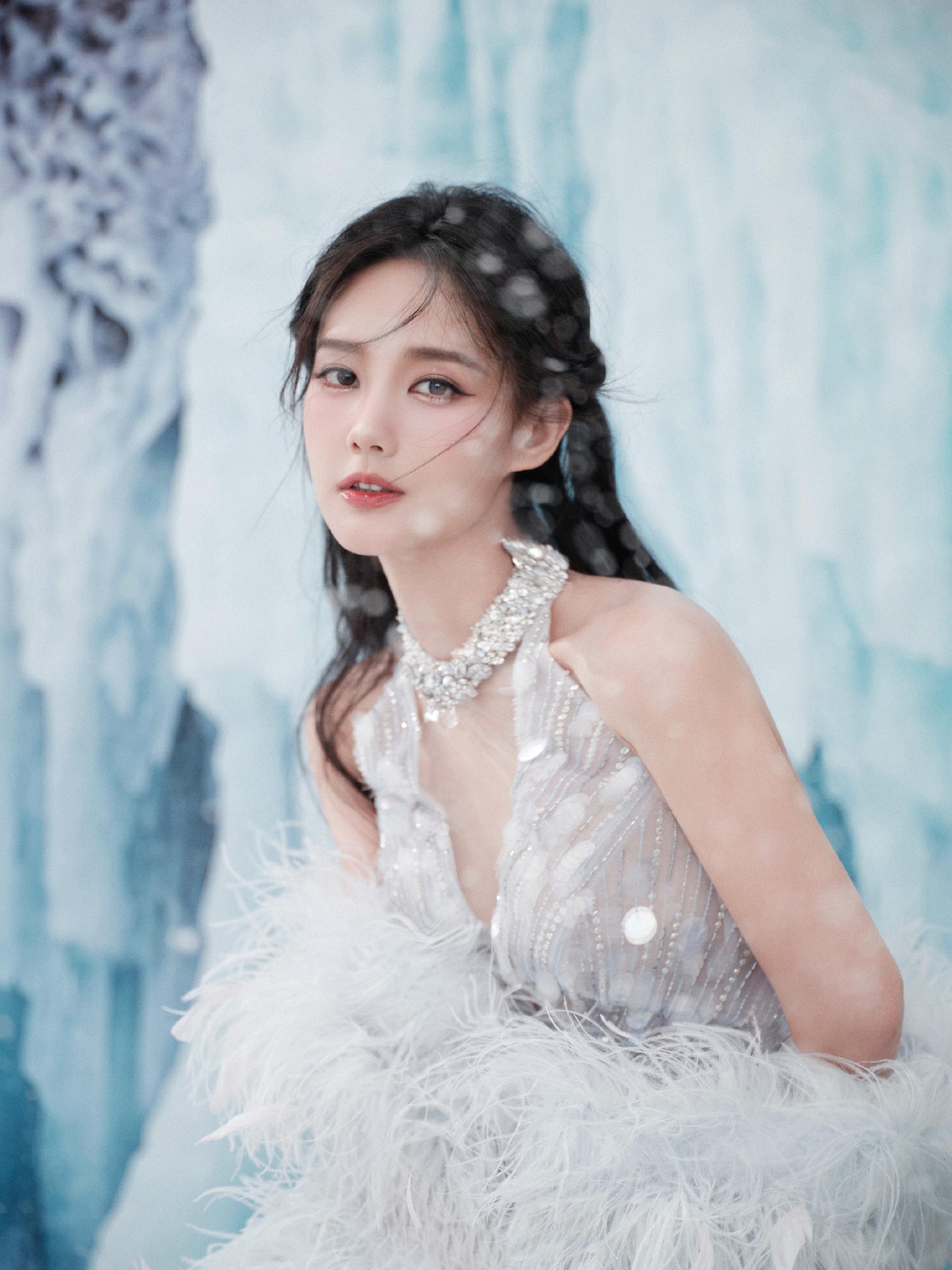 图片[1]-二次元COS分享[明星写真]李一桐雪域精灵妆，宛若冰雪世界中走出的梦幻公主-二次元COS分享次元吧