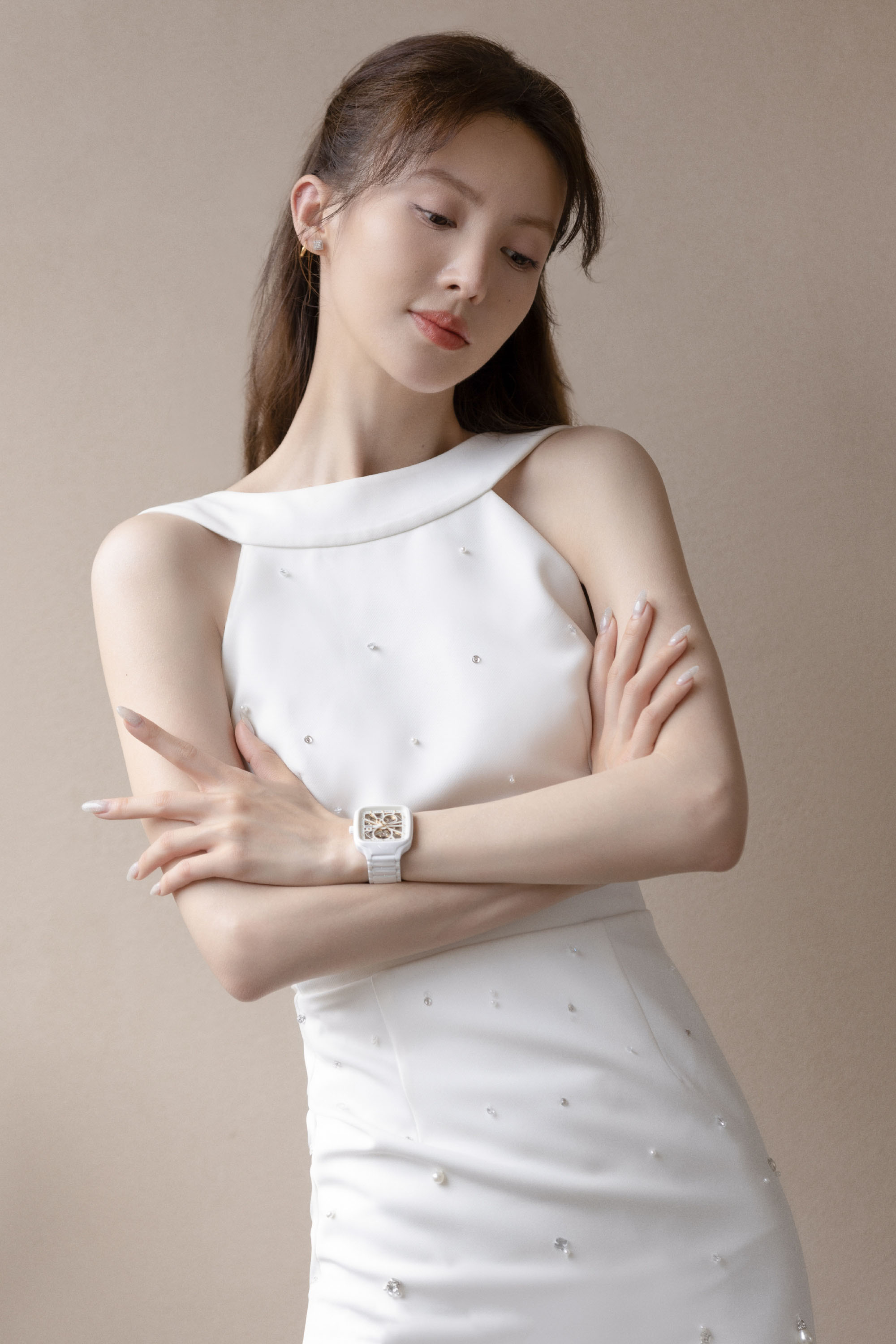 图片[6]-二次元COS分享[明星写真]金晨身着纯白华裳，演绎明丽非凡的瑰丽风姿，光影间尽显绰约之态。-二次元COS分享次元吧