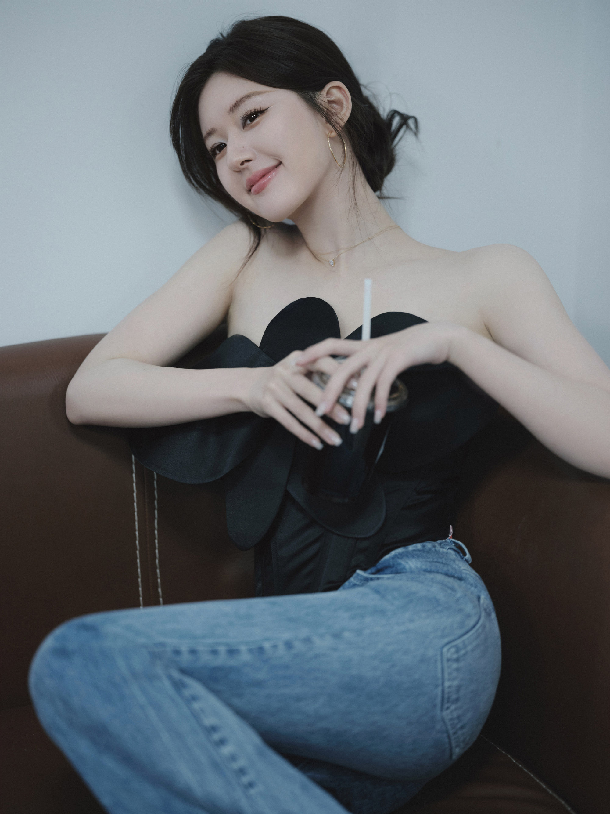 图片[5]-二次元COS分享[明星写真]赵露思身着优雅黑色抹胸礼服裙-二次元COS分享次元吧