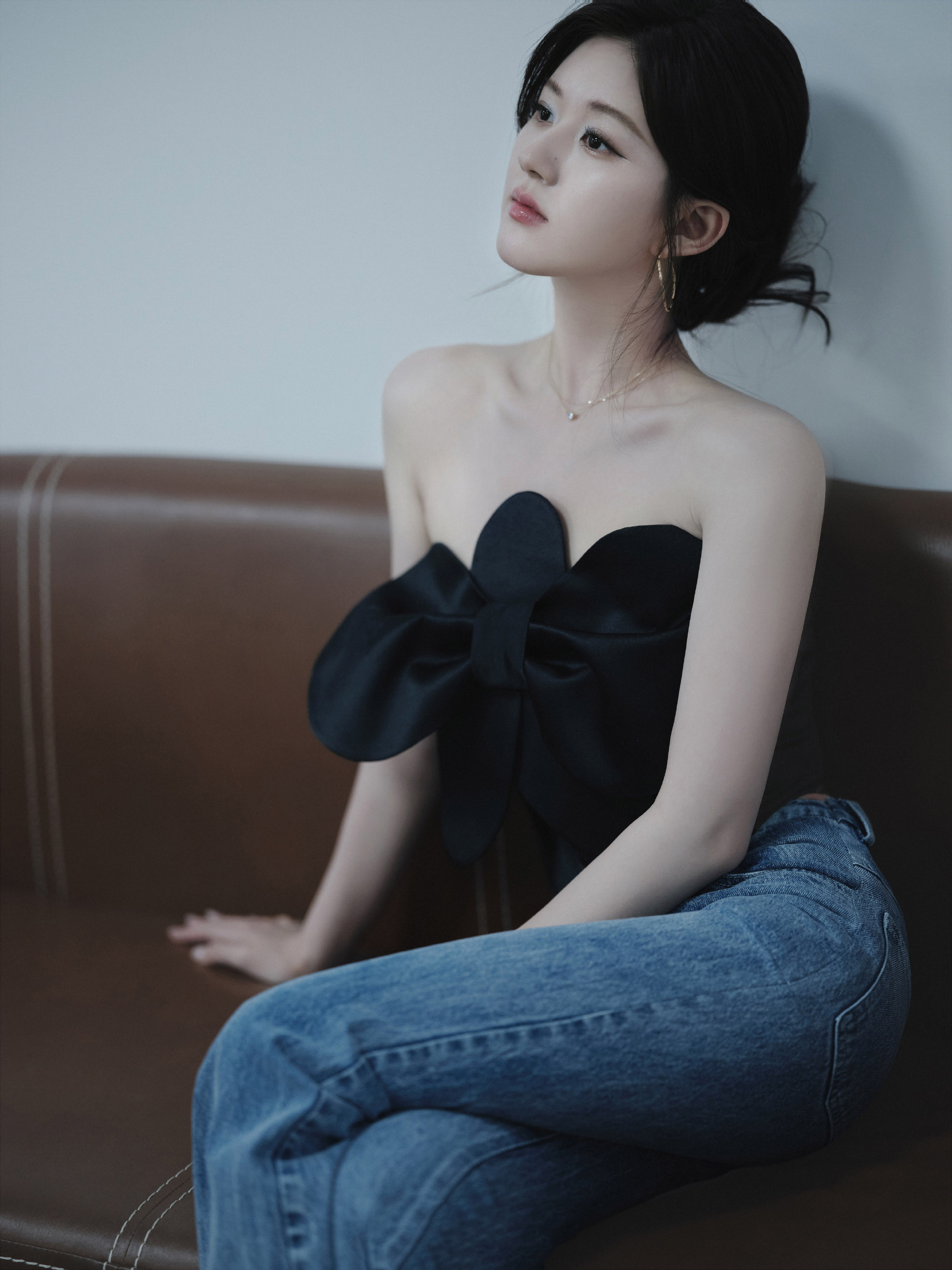 图片[1]-二次元COS分享[明星写真]赵露思身着优雅黑色抹胸礼服裙-二次元COS分享次元吧