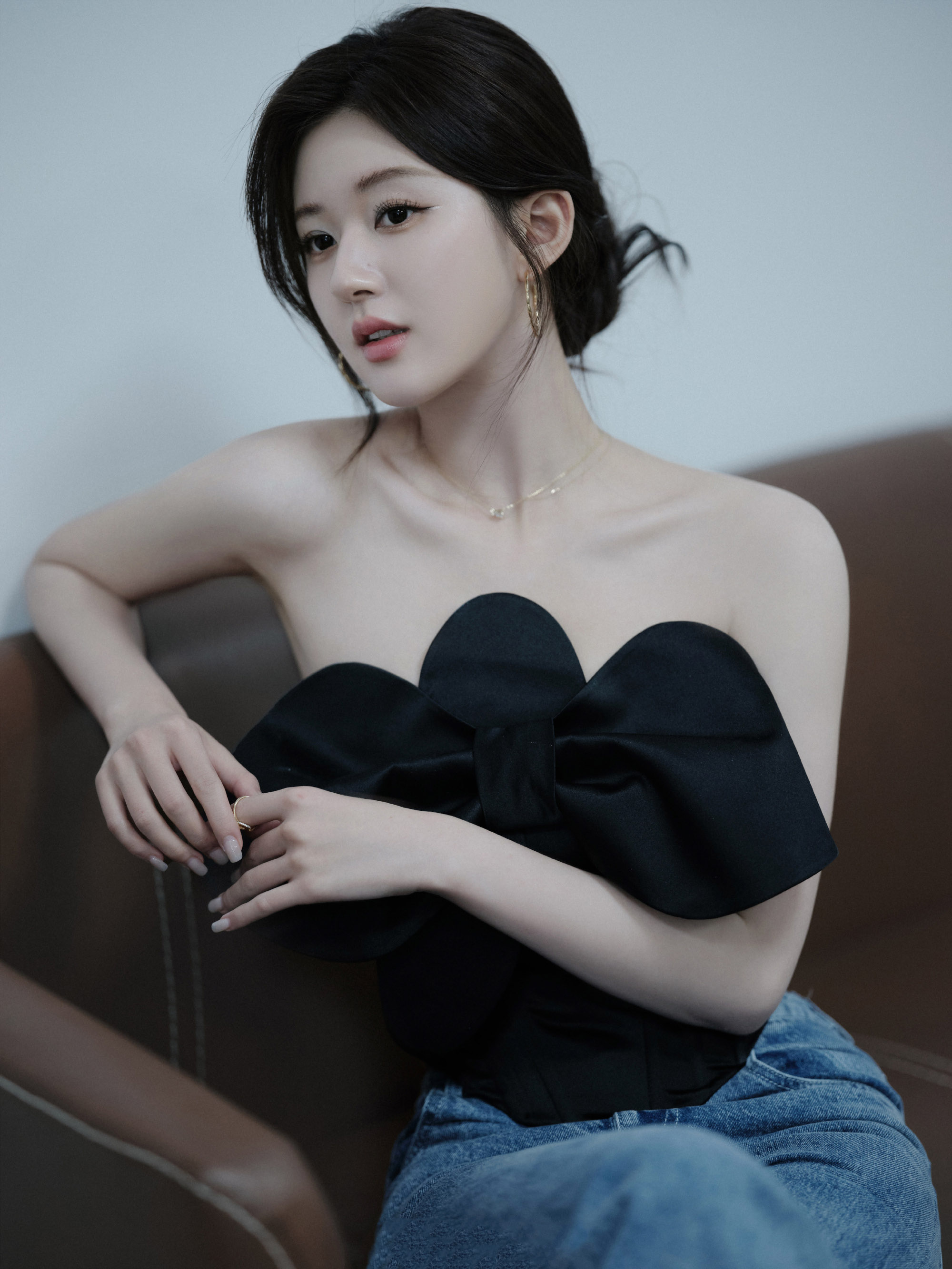 图片[7]-二次元COS分享[明星写真]赵露思身着优雅黑色抹胸礼服裙-二次元COS分享次元吧