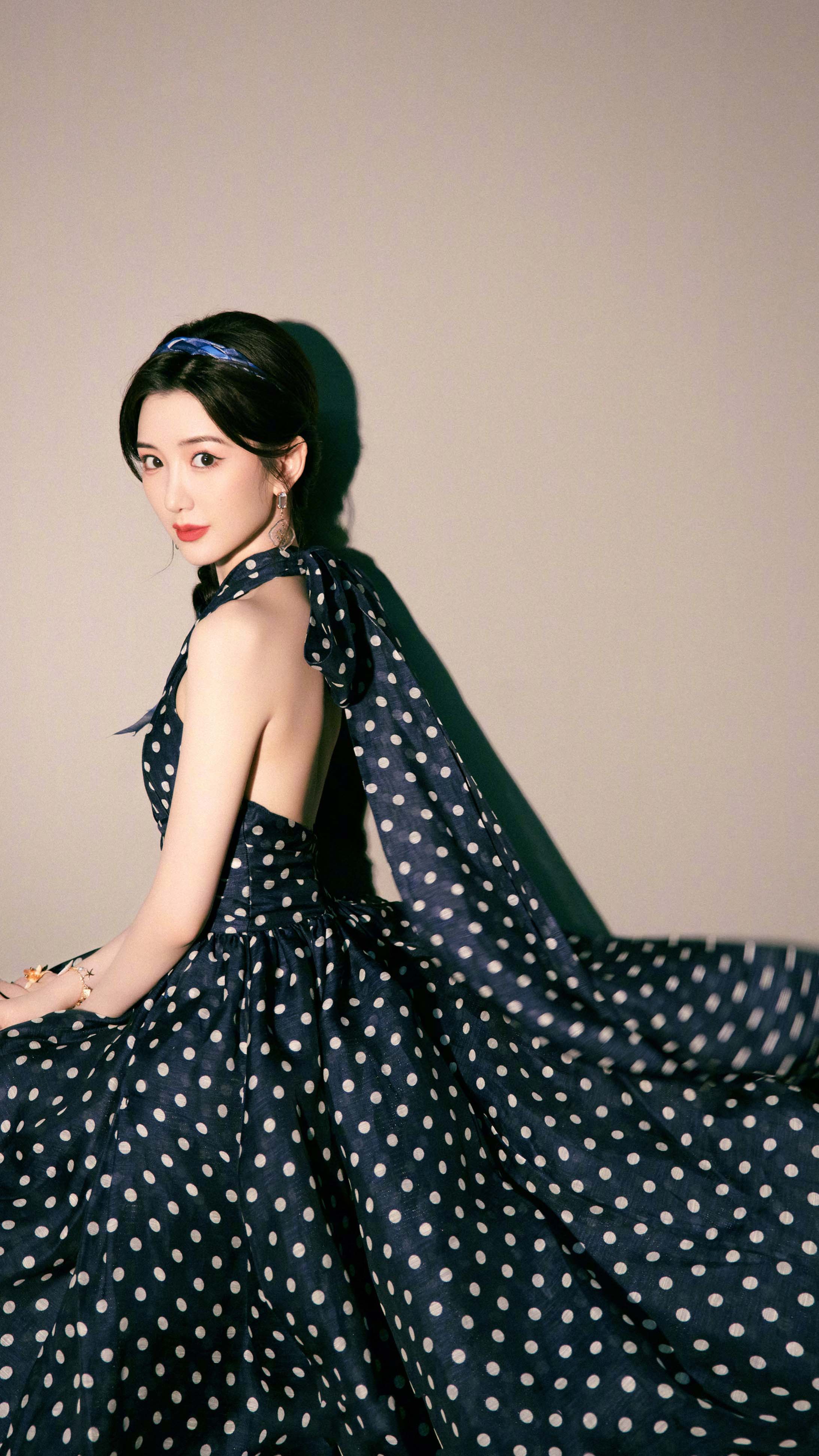 图片[5]-二次元COS分享[明星写真]毛晓彤身着甜美波点裙，尽显优雅气质。-二次元COS分享次元吧