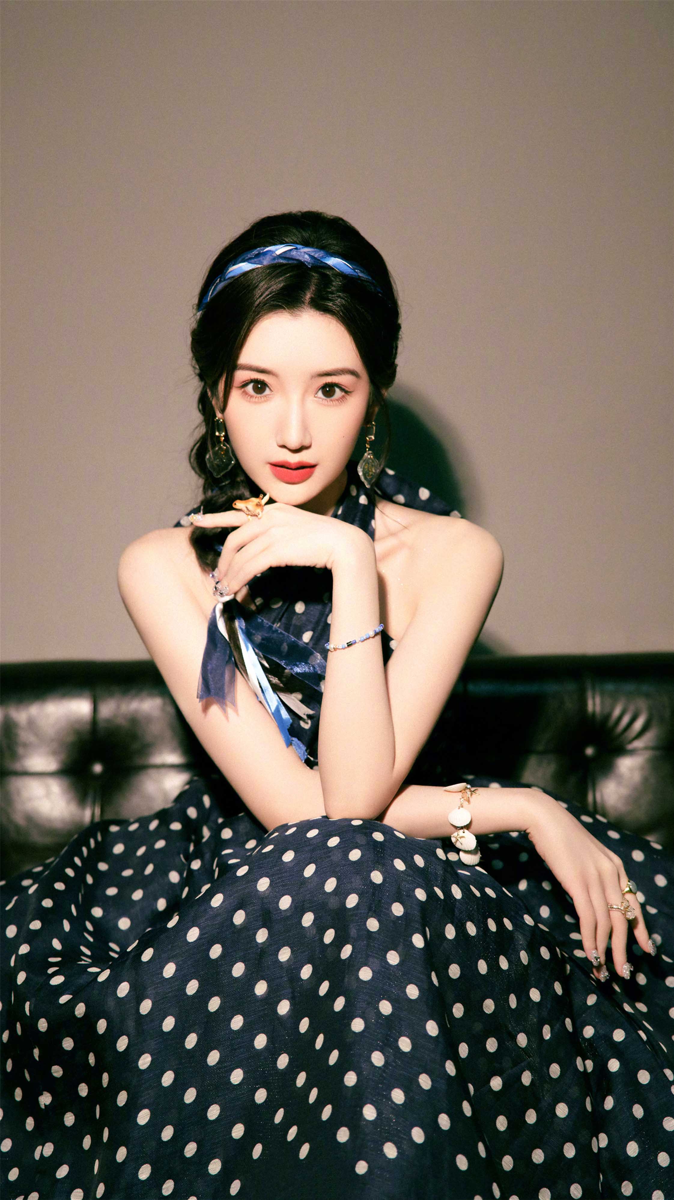 图片[9]-二次元COS分享[明星写真]毛晓彤身着甜美波点裙，尽显优雅气质。-二次元COS分享次元吧