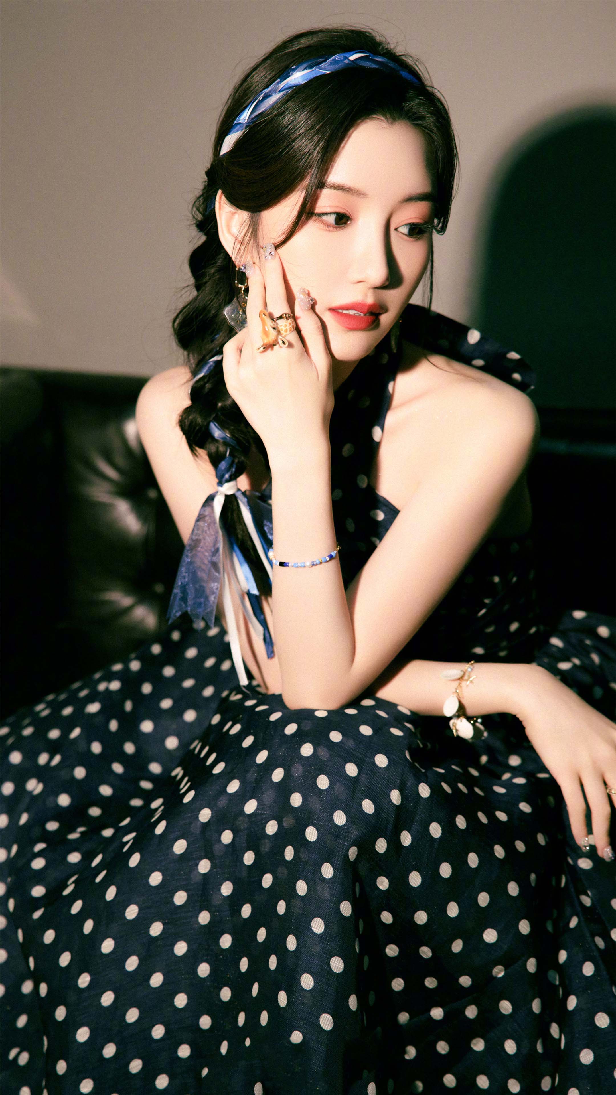 图片[7]-二次元COS分享[明星写真]毛晓彤身着甜美波点裙，尽显优雅气质。-二次元COS分享次元吧