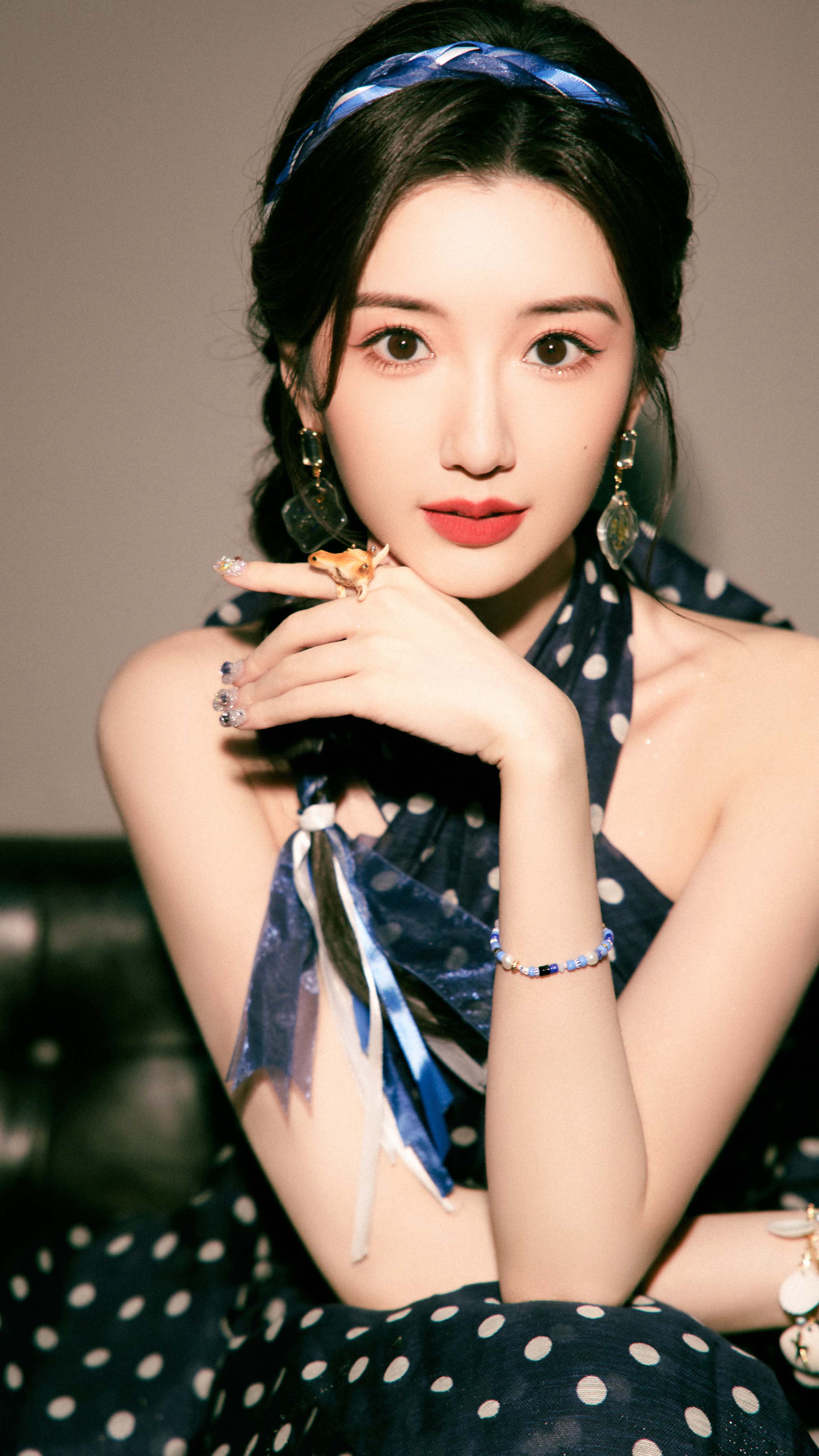 图片[3]-二次元COS分享[明星写真]毛晓彤身着甜美波点裙，尽显优雅气质。-二次元COS分享次元吧