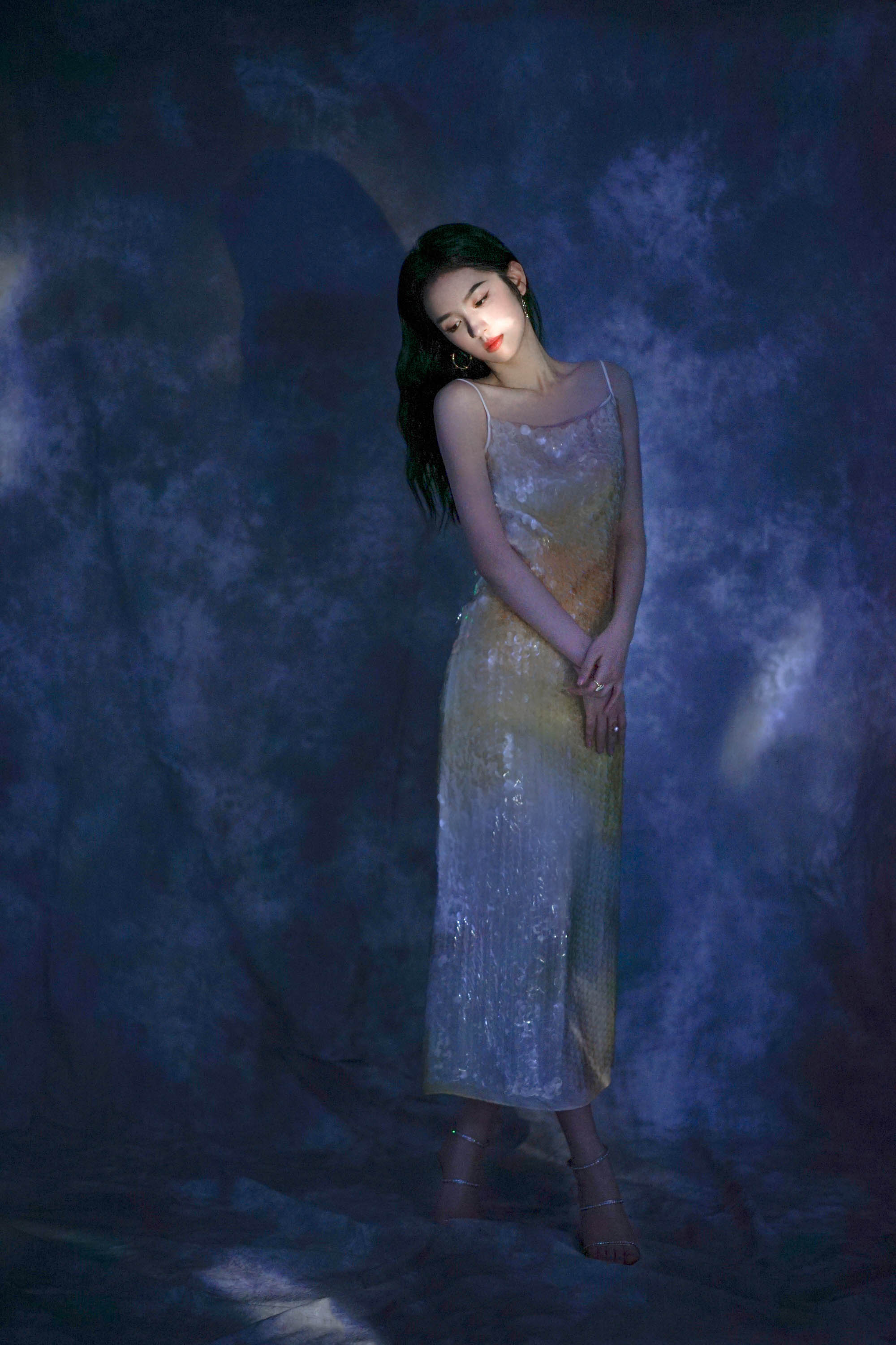 图片[1]-二次元COS分享[明星写真]周也拍摄的绝美写真，尽显靓丽风采。-二次元COS分享次元吧