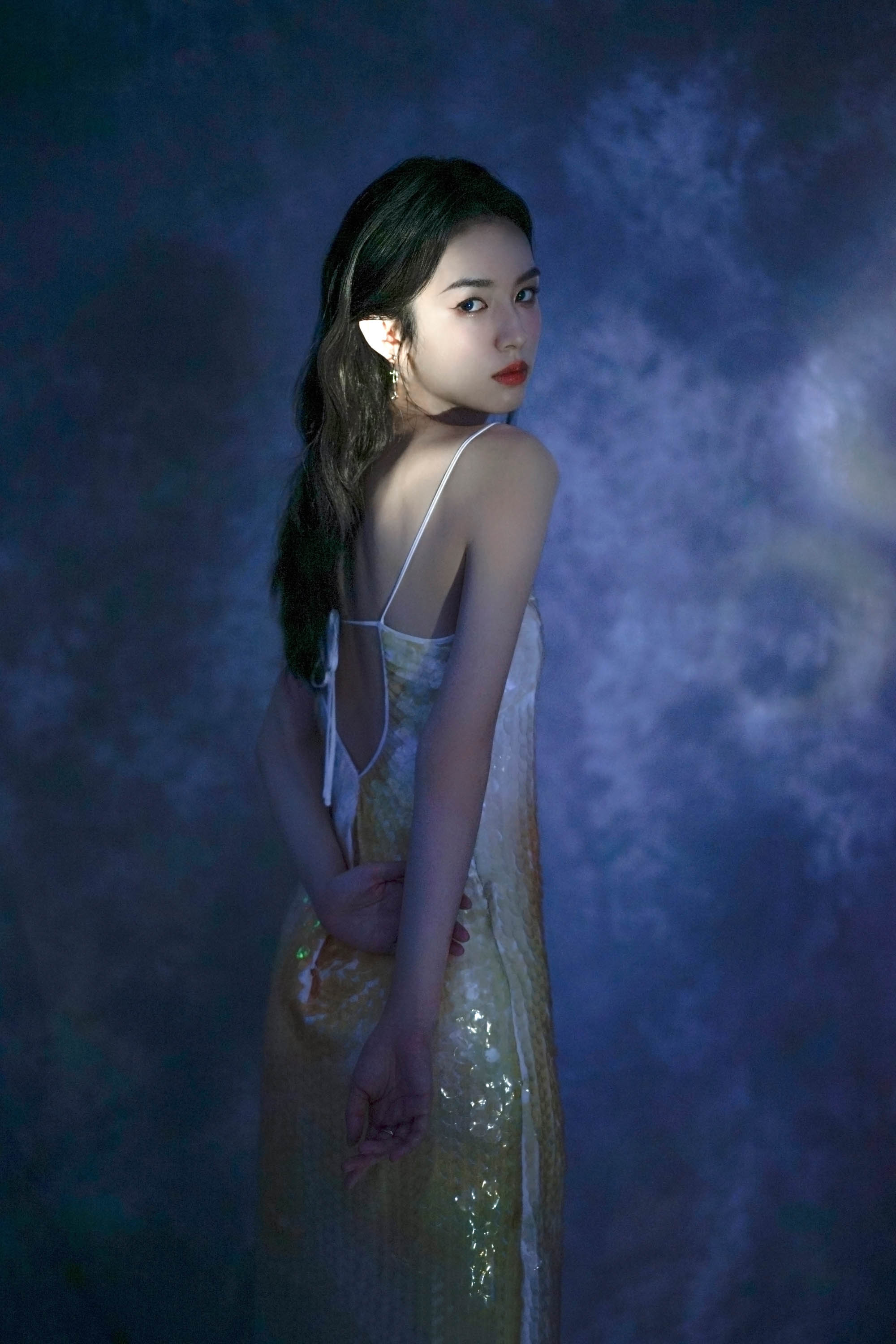 图片[2]-二次元COS分享[明星写真]周也拍摄的绝美写真，尽显靓丽风采。-二次元COS分享次元吧