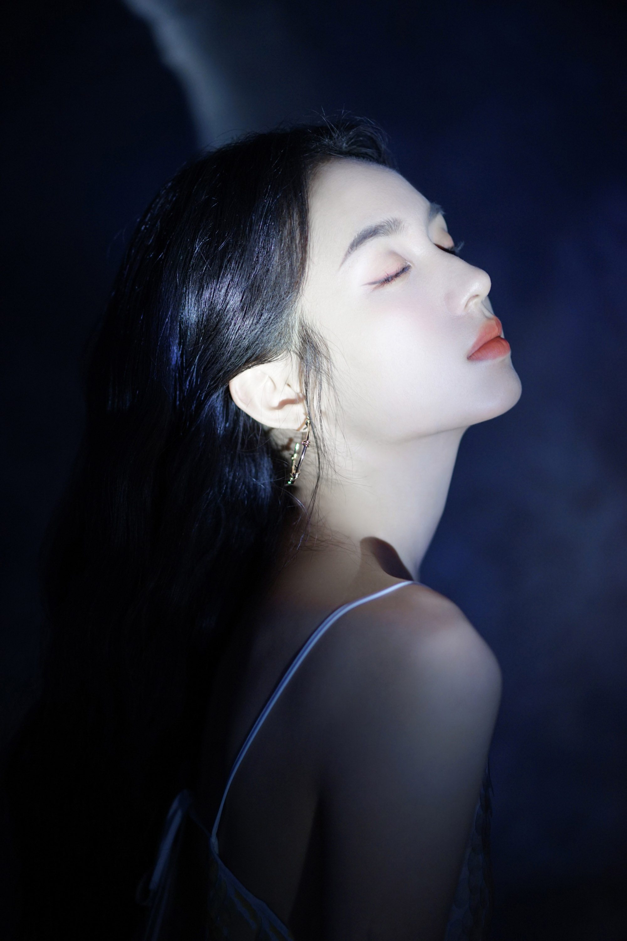 图片[4]-二次元COS分享[明星写真]周也拍摄的绝美写真，尽显靓丽风采。-二次元COS分享次元吧