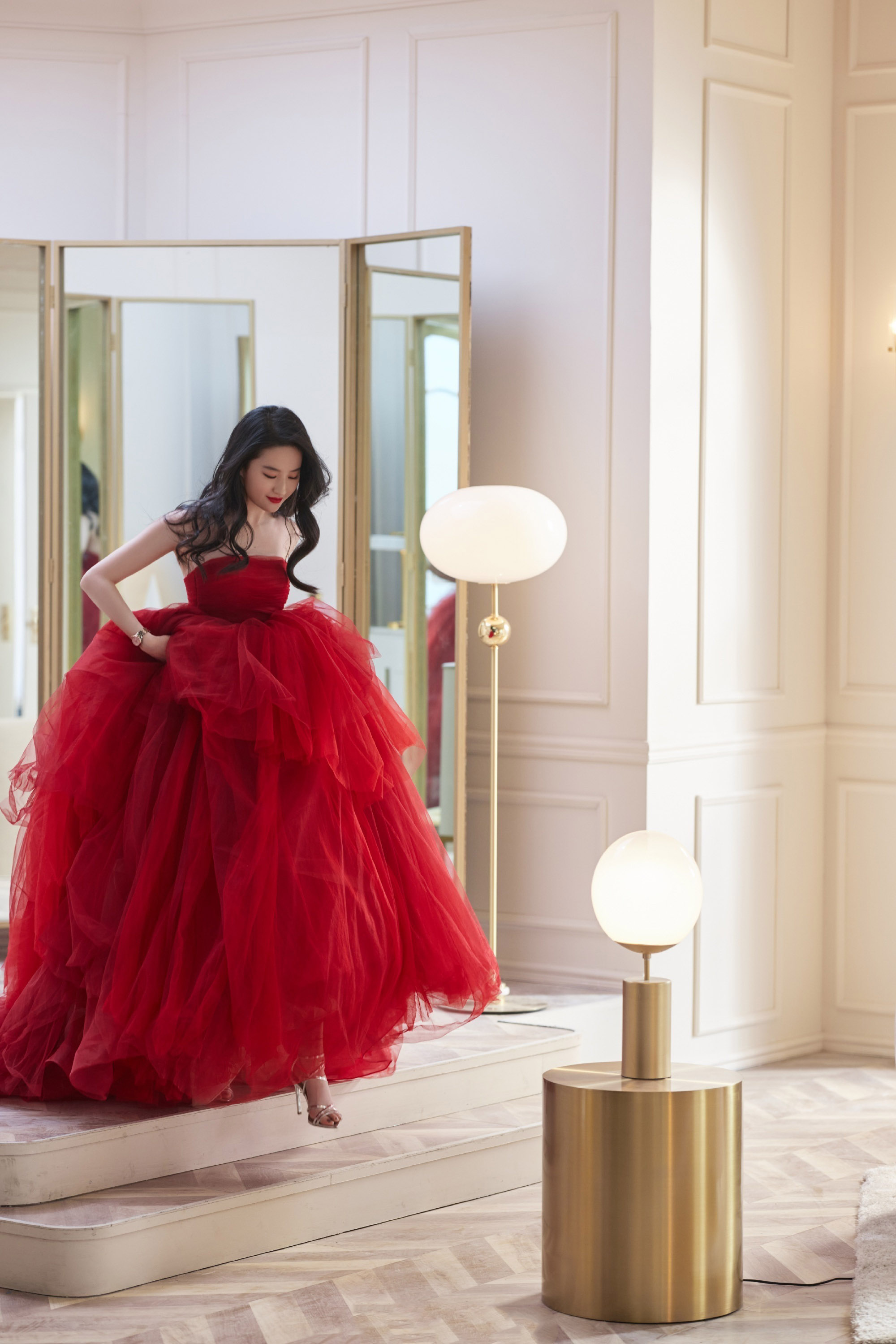 图片[9]-二次元COS分享[明星写真]刘亦菲身着红色抹胸裙，尽显明艳与优雅。-二次元COS分享次元吧
