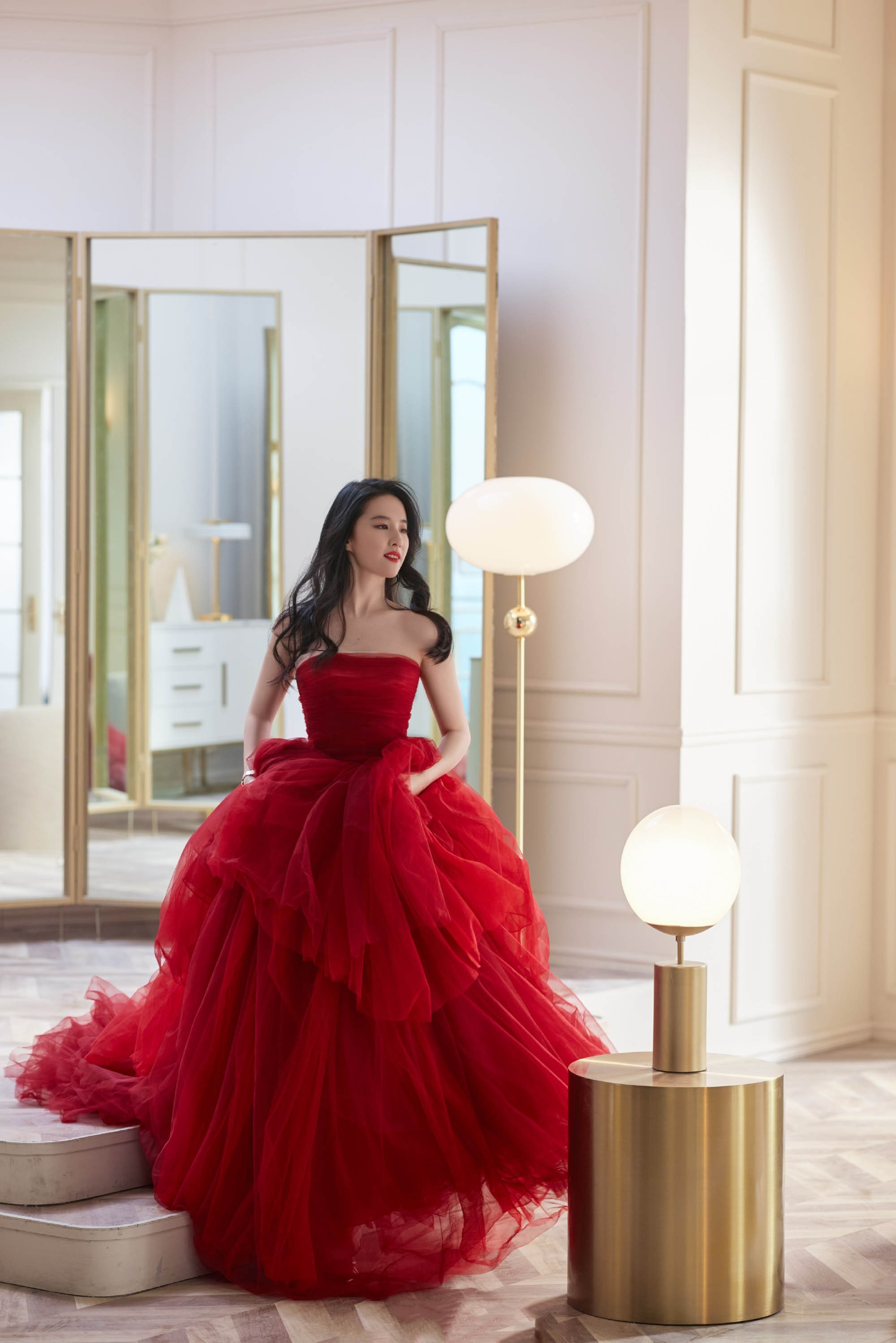 图片[7]-二次元COS分享[明星写真]刘亦菲身着红色抹胸裙，尽显明艳与优雅。-二次元COS分享次元吧