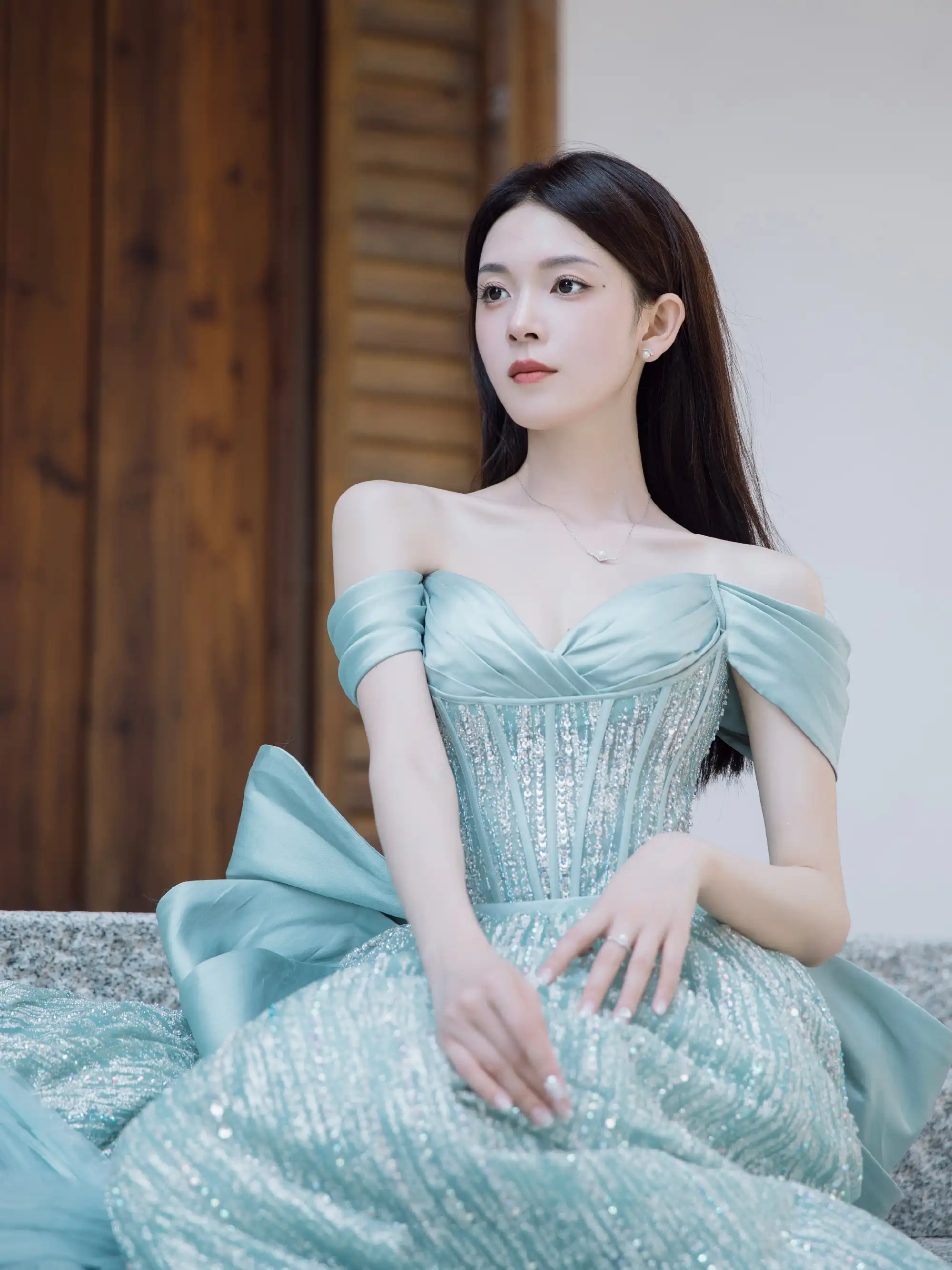 图片[2]-二次元COS分享[明星写真]陈瑶蝴蝶结星闪礼服裙造型大片-流光溢彩间，蝴蝶结轻旋成梦幻星河-二次元COS分享次元吧