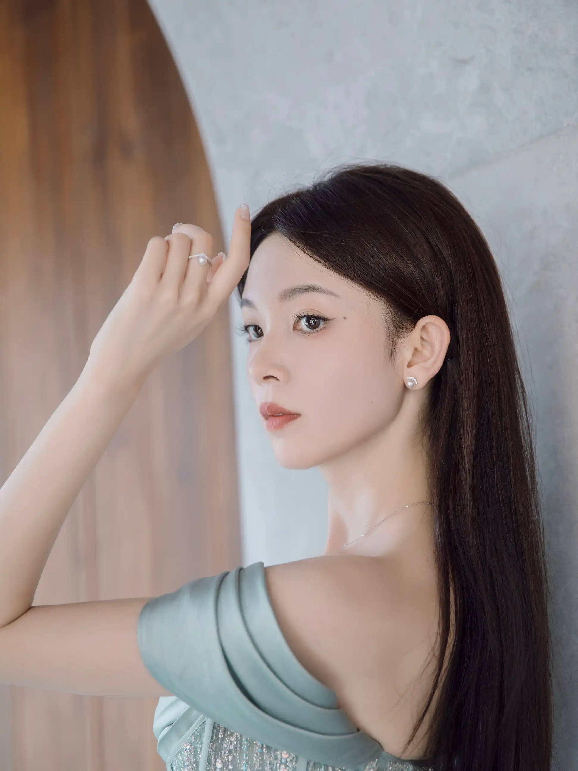 图片[3]-二次元COS分享[明星写真]陈瑶蝴蝶结星闪礼服裙造型大片-流光溢彩间，蝴蝶结轻旋成梦幻星河-二次元COS分享次元吧