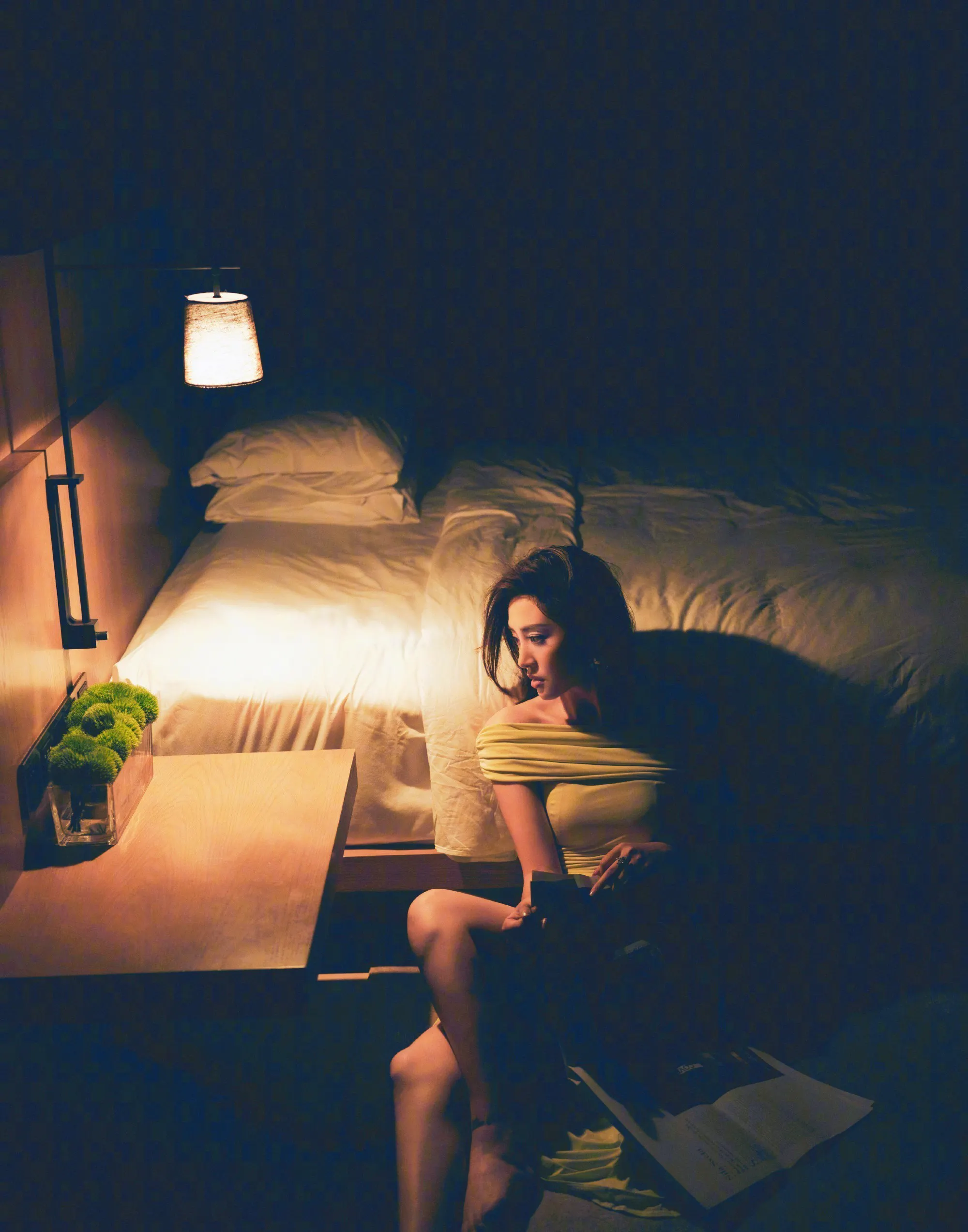 [明星写真]唐艺昕暗黑氛围感写真-神秘魅力的极致绽放-二次元COS分享次元吧