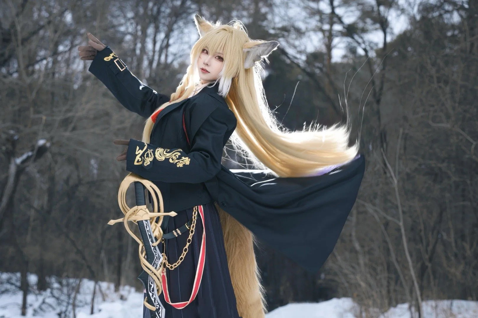 图片[1]-二次元COS分享[COSplay]洋服剑舞，所谓伊人醉山花-二次元COS分享次元吧