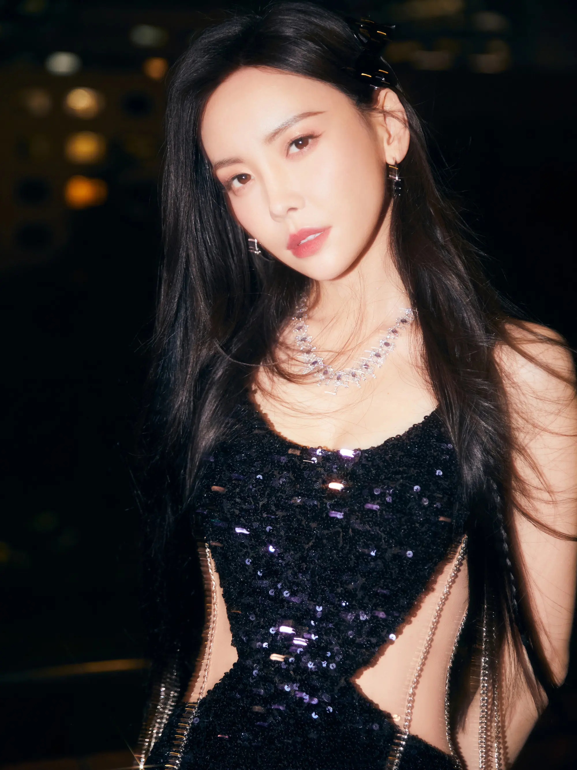 图片[3]-二次元COS分享[明星写真]于文文暗魅影写真大片-光影交织间，冷冽与魅惑共舞-二次元COS分享次元吧