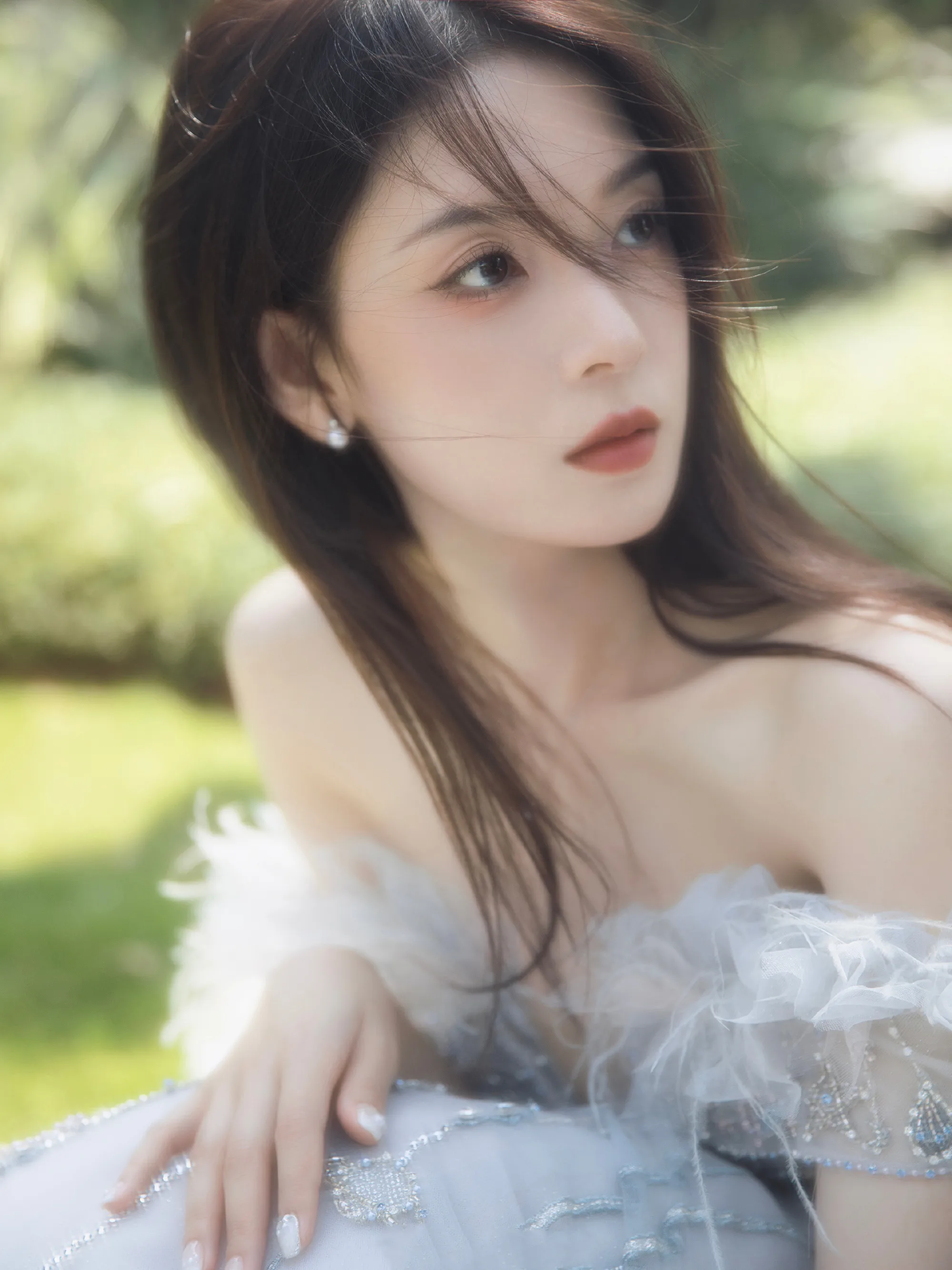 图片[1]-二次元COS分享[明星写真]陈瑶幻纱星月羽毛裙造型-羽织星芒，纱旋月辉间演绎童话秘境-二次元COS分享次元吧