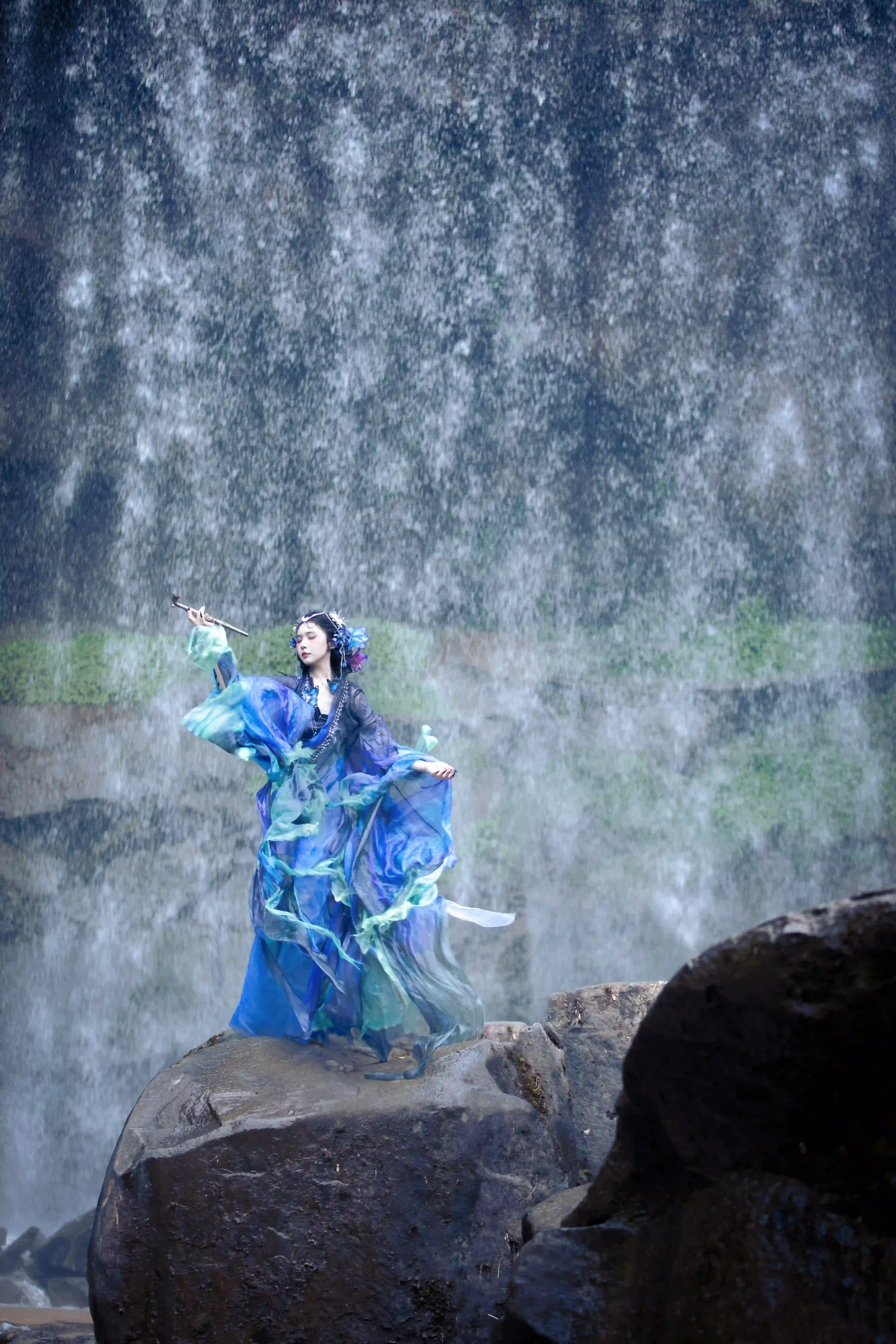 图片[3]-二次元COS分享[汉服]我在永恒的孤独里，追寻着遗失的蝴蝶。-二次元COS分享次元吧