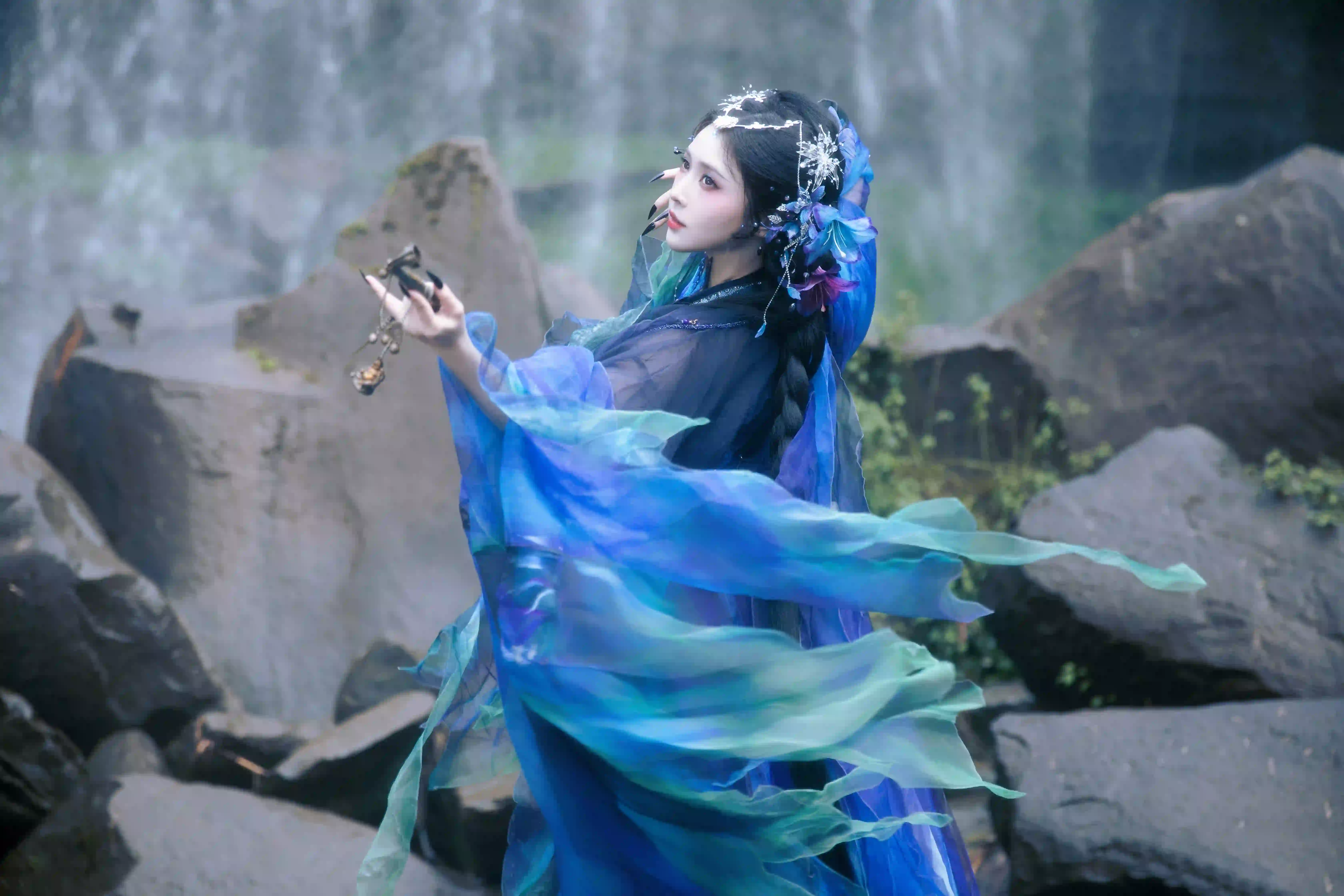 [汉服]我在永恒的孤独里，追寻着遗失的蝴蝶。-二次元COS分享次元吧