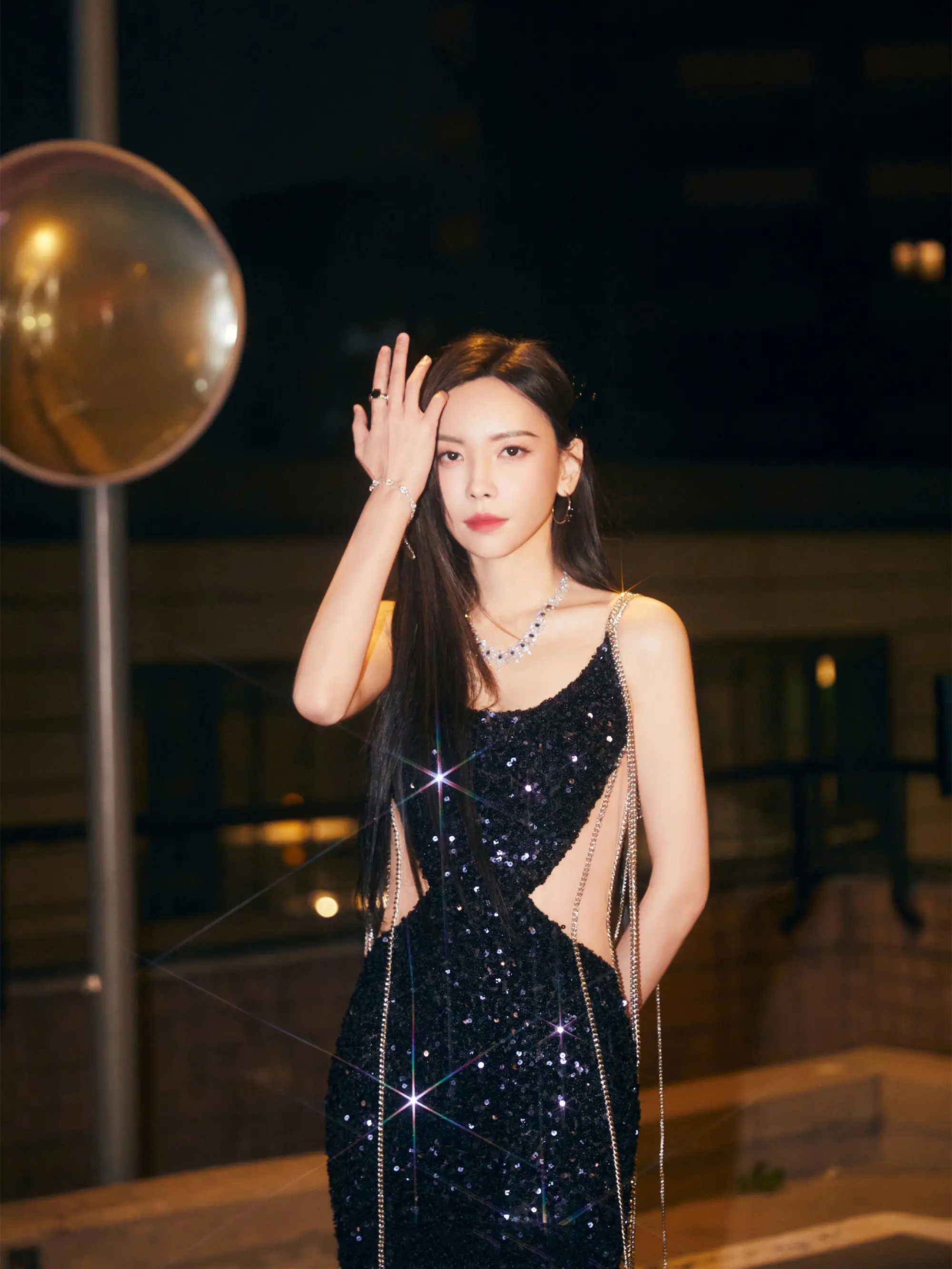 图片[4]-二次元COS分享[明星写真]于文文暗魅影写真大片-光影交织间，冷冽与魅惑共舞-二次元COS分享次元吧