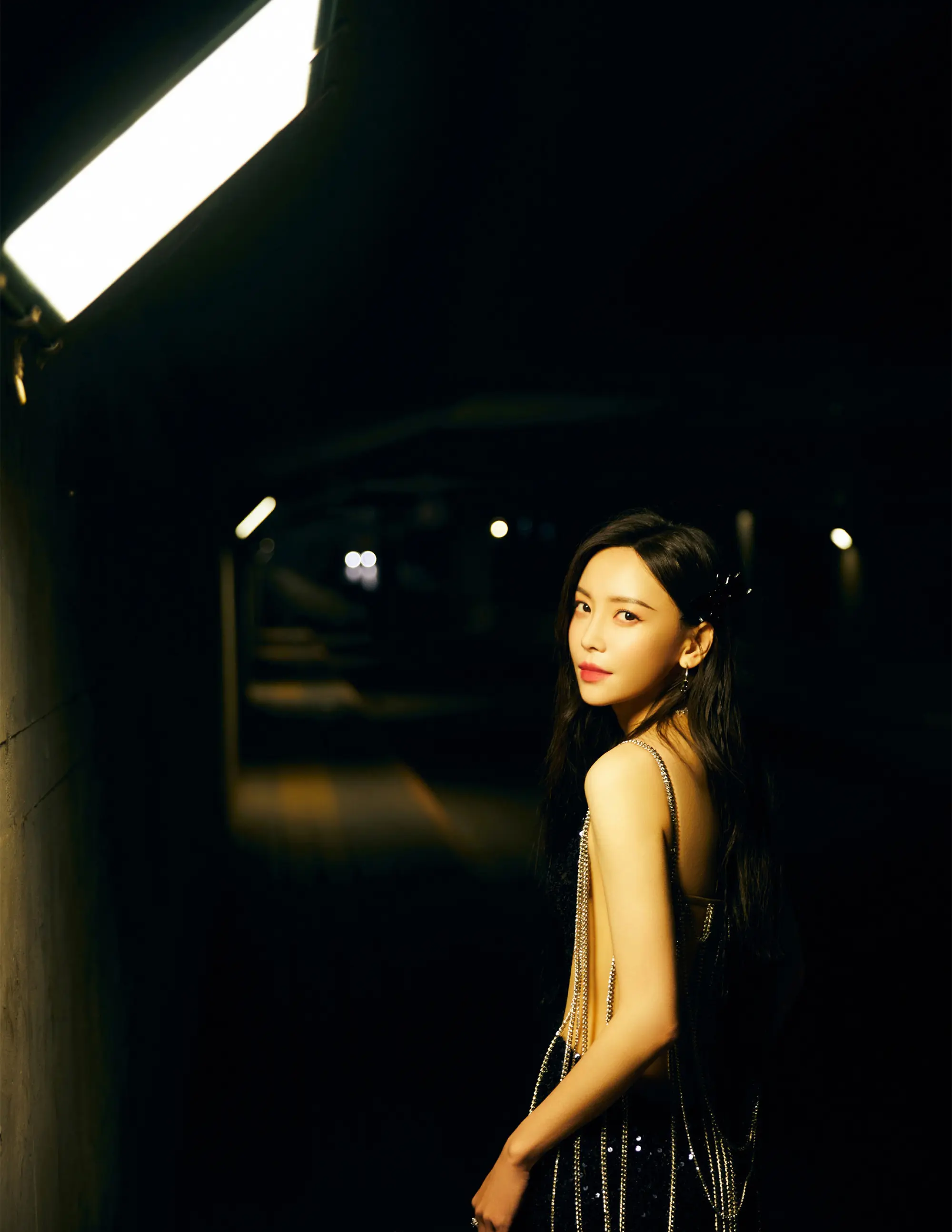 图片[9]-二次元COS分享[明星写真]于文文暗魅影写真大片-光影交织间，冷冽与魅惑共舞-二次元COS分享次元吧