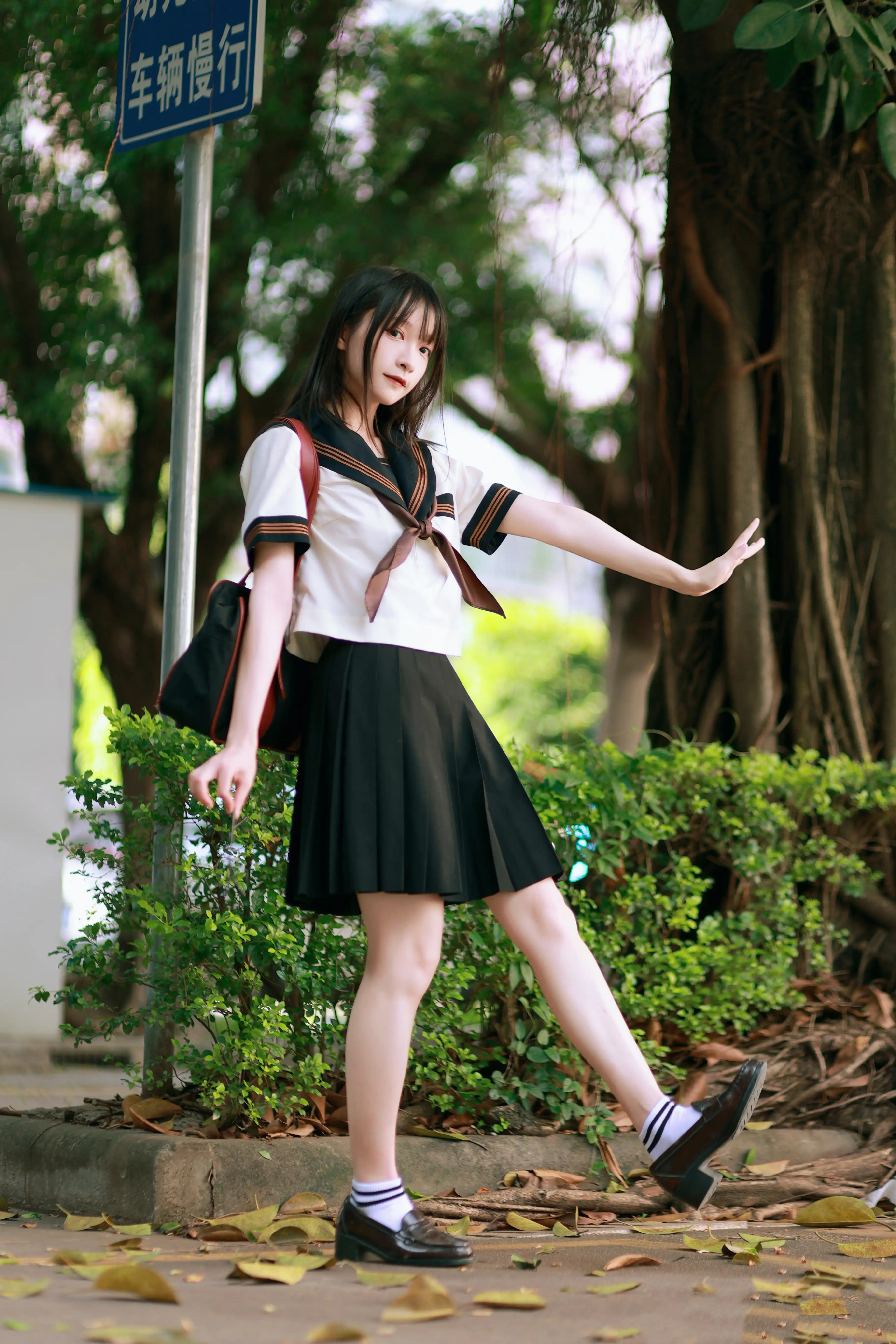 图片[6]-二次元COS分享[JK]林荫道上的 JK 青春-白衫黑裙的元气瞬间-二次元COS分享次元吧
