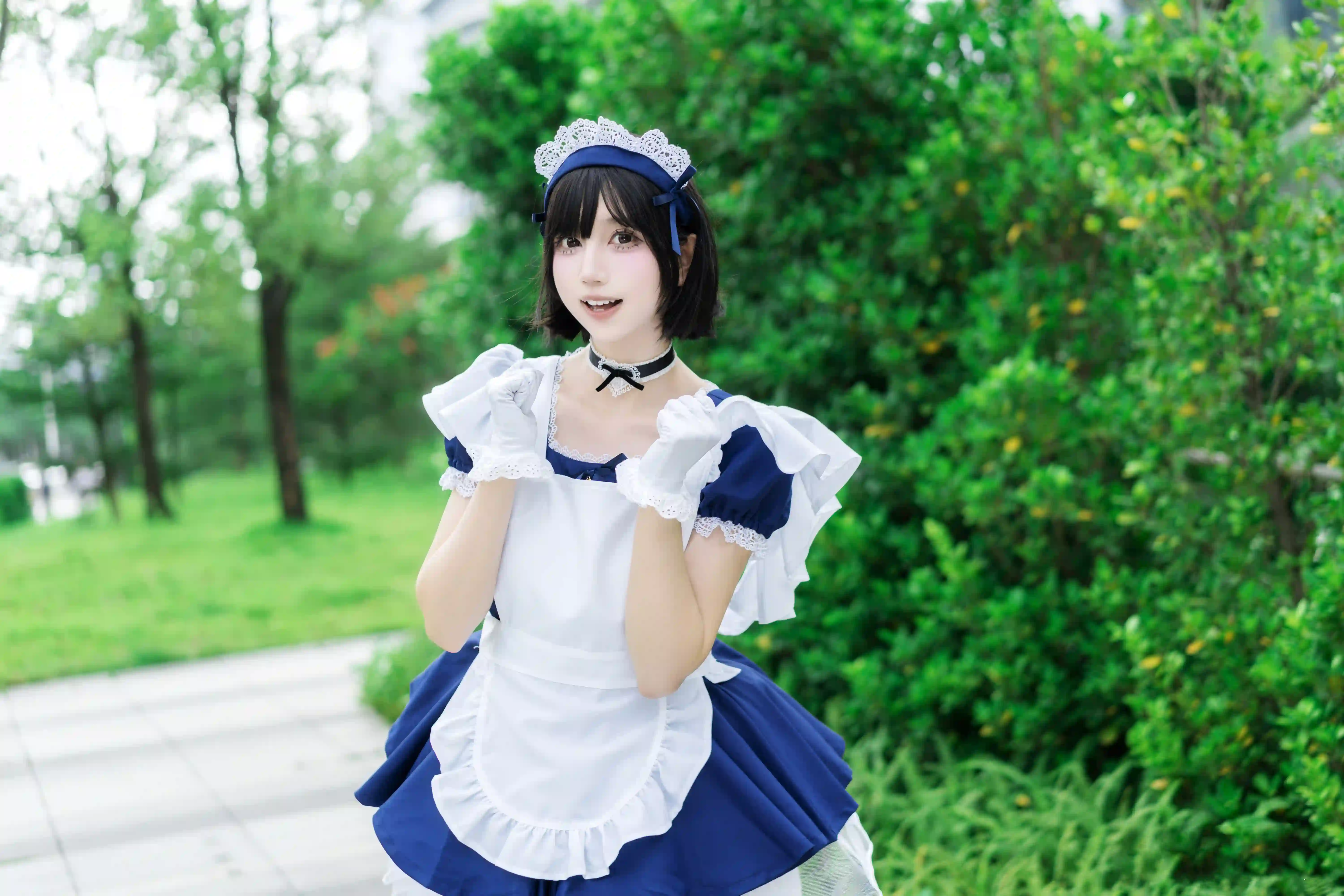 [COSplay]超甜女仆-户外邂逅，甜度超标-二次元COS分享次元吧