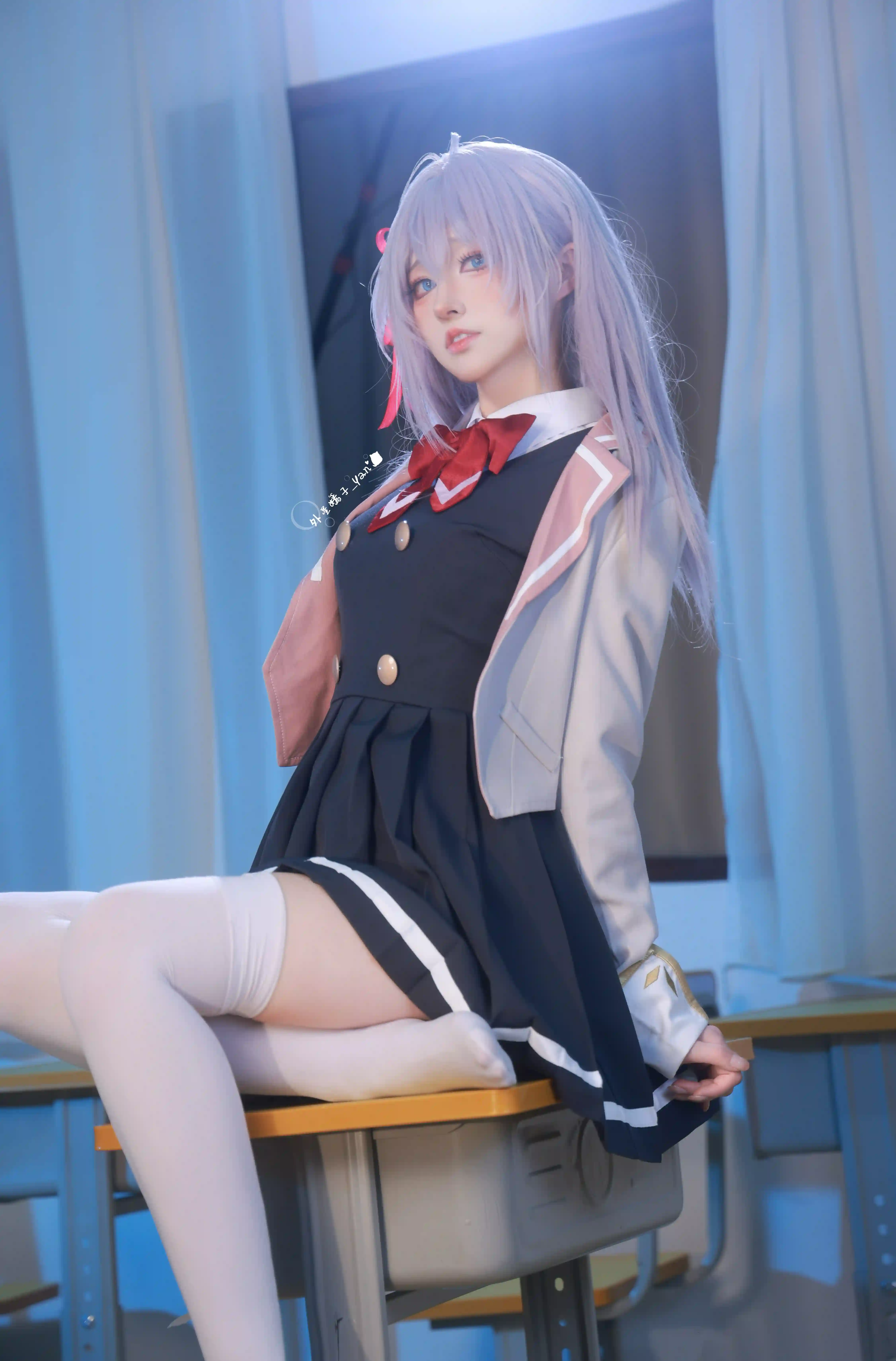 图片[6]-二次元COS分享[COSplay]嗯哼？坐在你的课桌上也没问题吧！？这对你来说…应该是奖励？-二次元COS分享次元吧