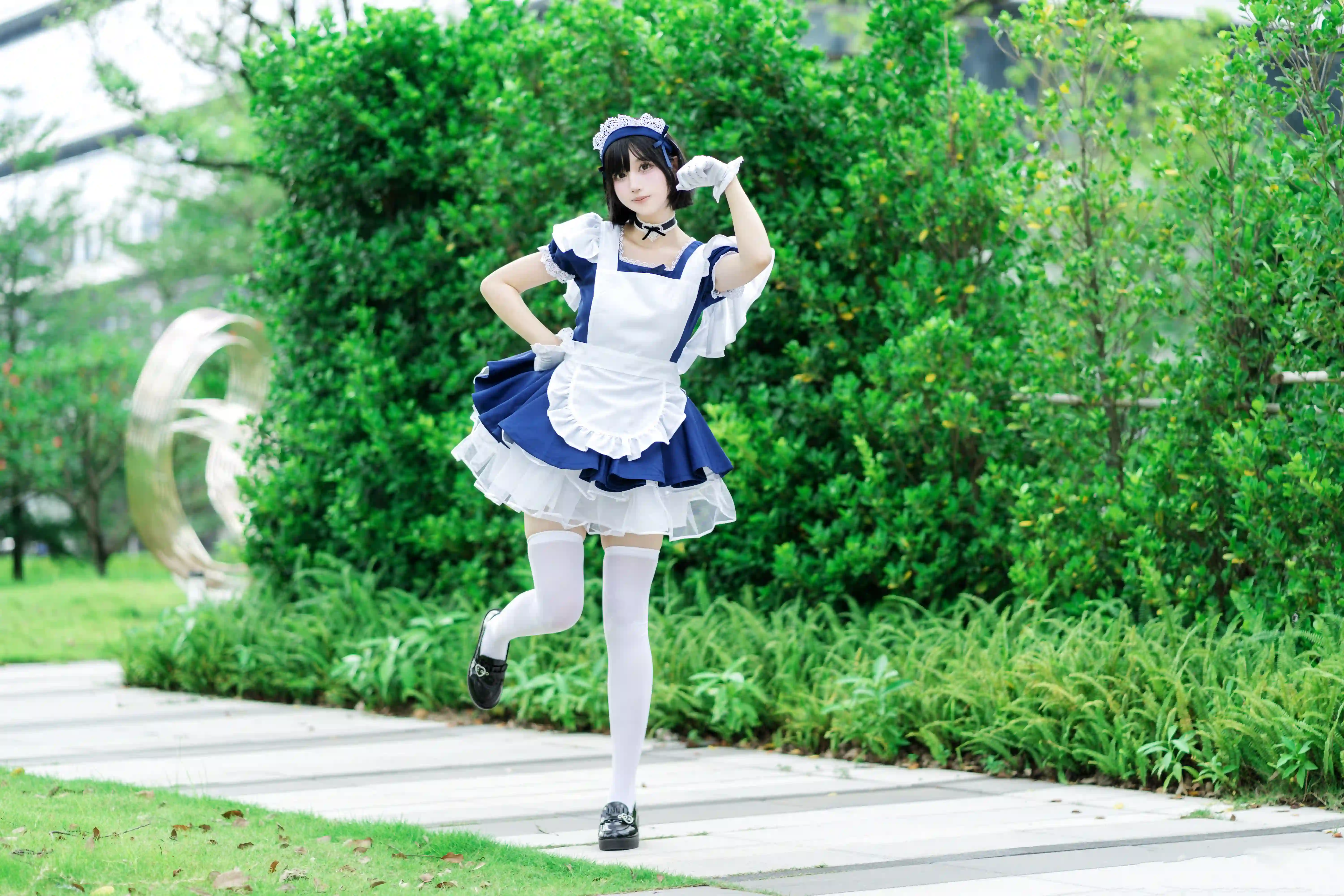 图片[1]-二次元COS分享[COSplay]超甜女仆-户外邂逅，甜度超标-二次元COS分享次元吧