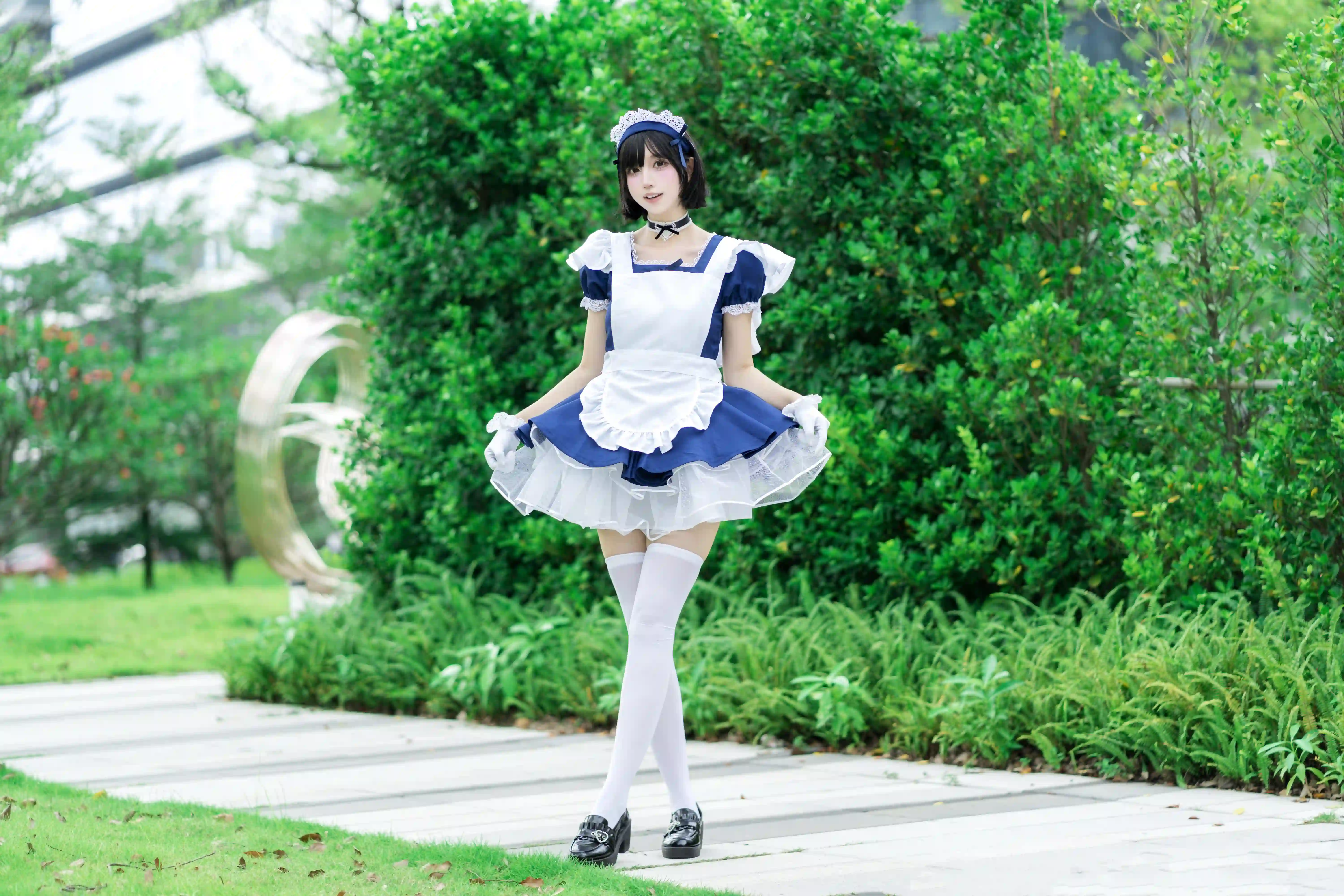 图片[2]-二次元COS分享[COSplay]超甜女仆-户外邂逅，甜度超标-二次元COS分享次元吧