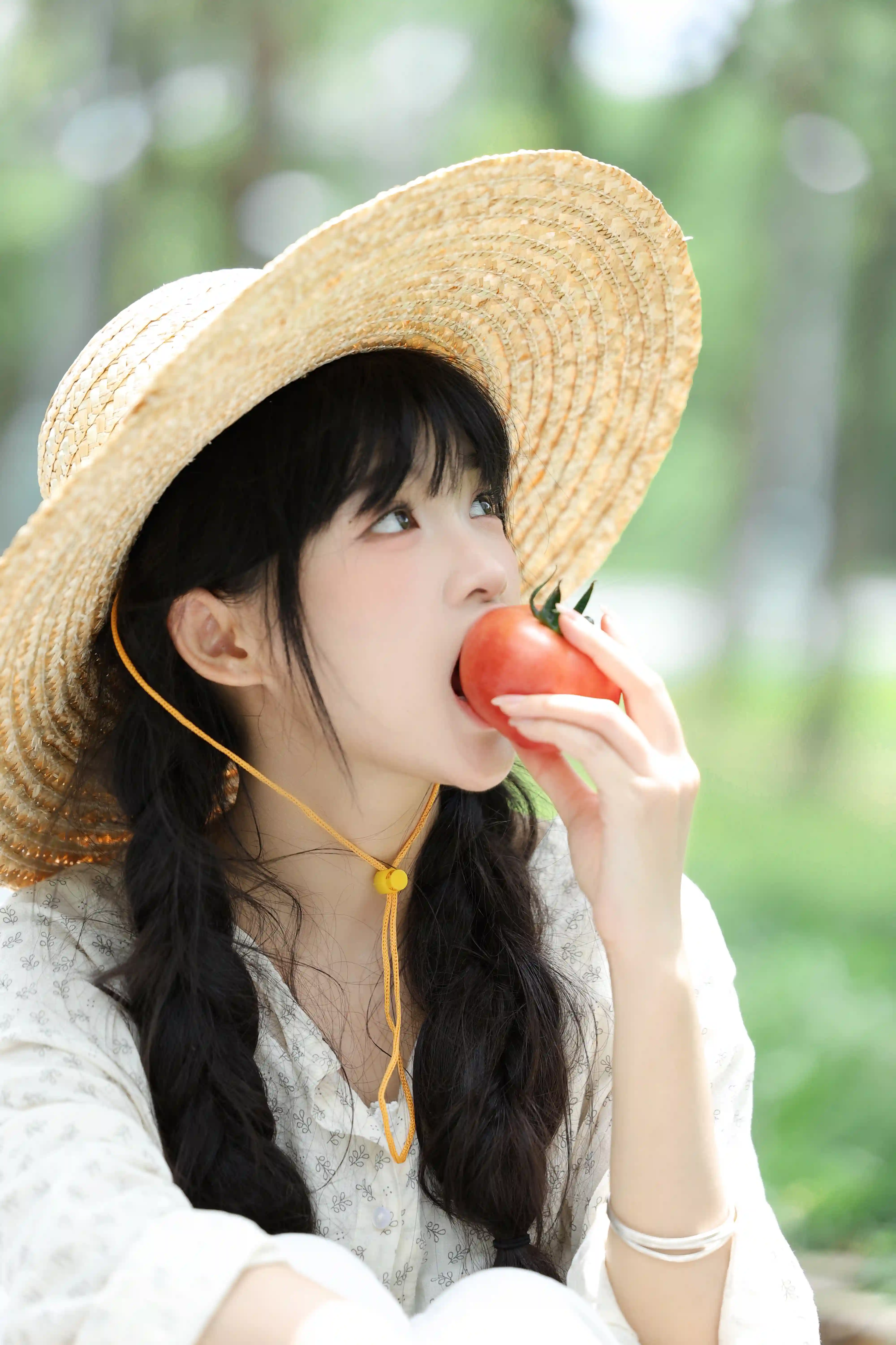 图片[6]-二次元COS分享夏日田园-草帽少女与番茄的温柔相遇-二次元COS分享次元吧
