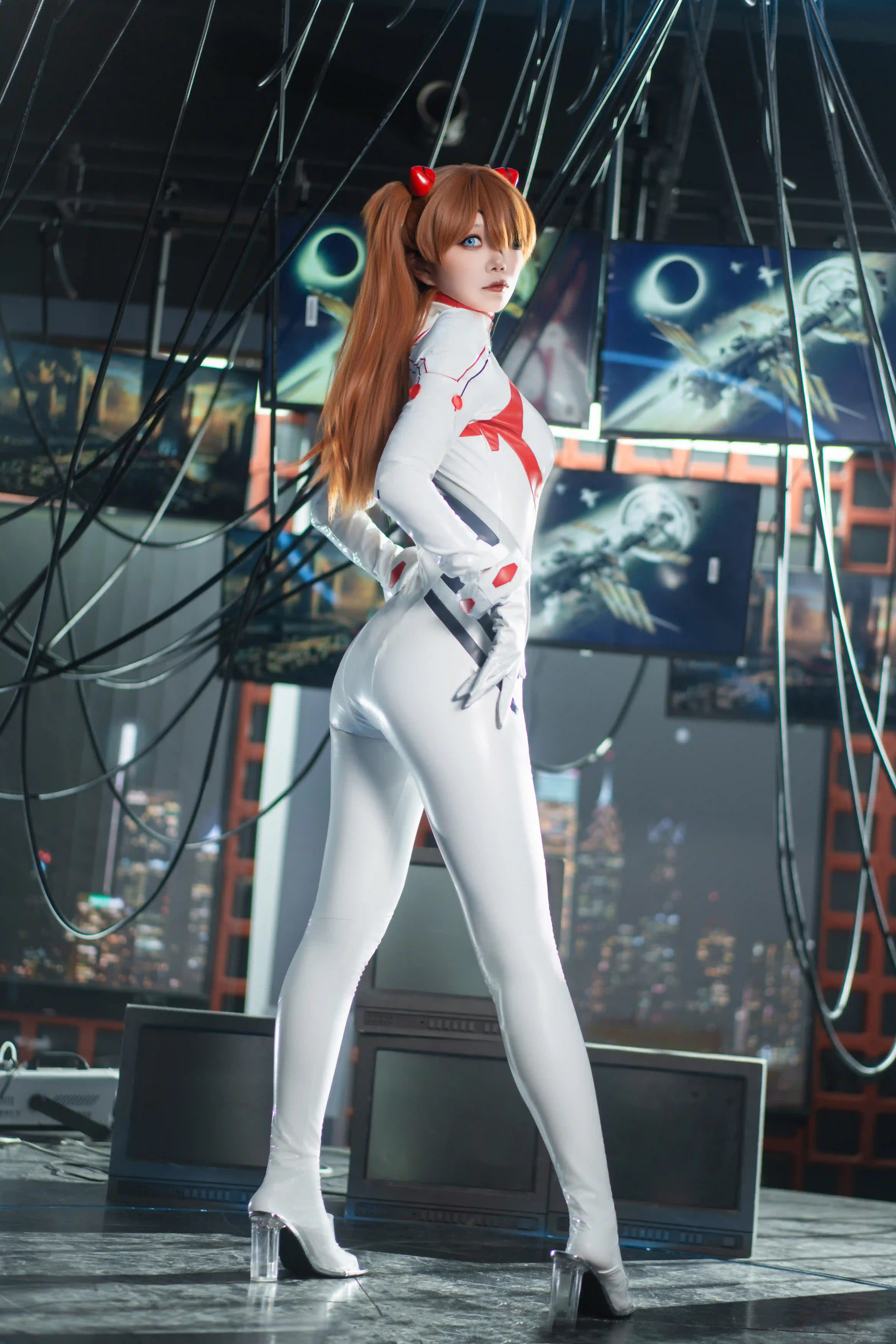 图片[11]-二次元COS分享[COSplay]新世纪福音战士 明日香，在科技感场景中尽显飒爽-二次元COS分享次元吧