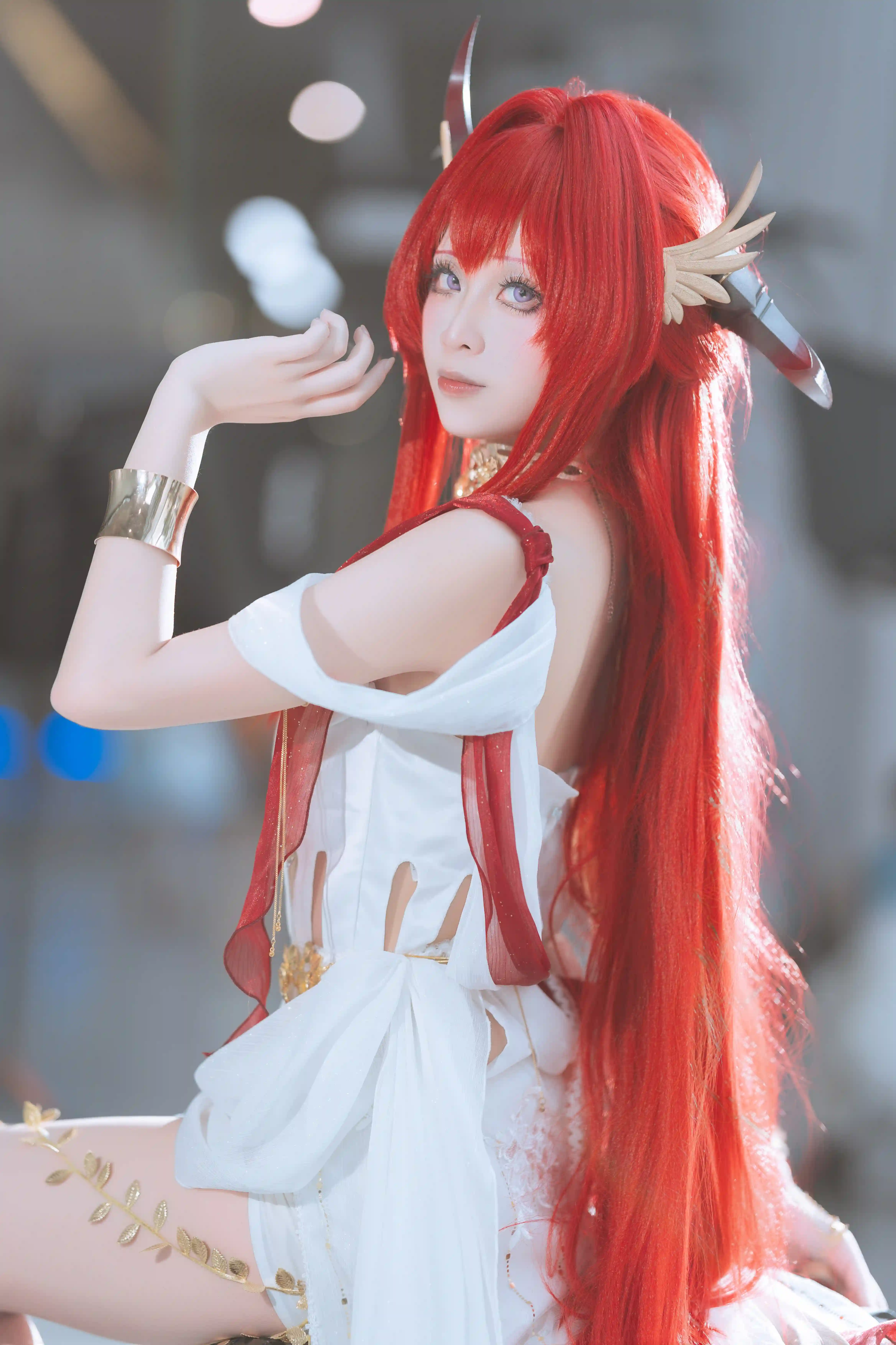 图片[1]-二次元COS分享[COSplay]明日方 舟史尔特尔-白裙红妆，尽显英气-二次元COS分享次元吧