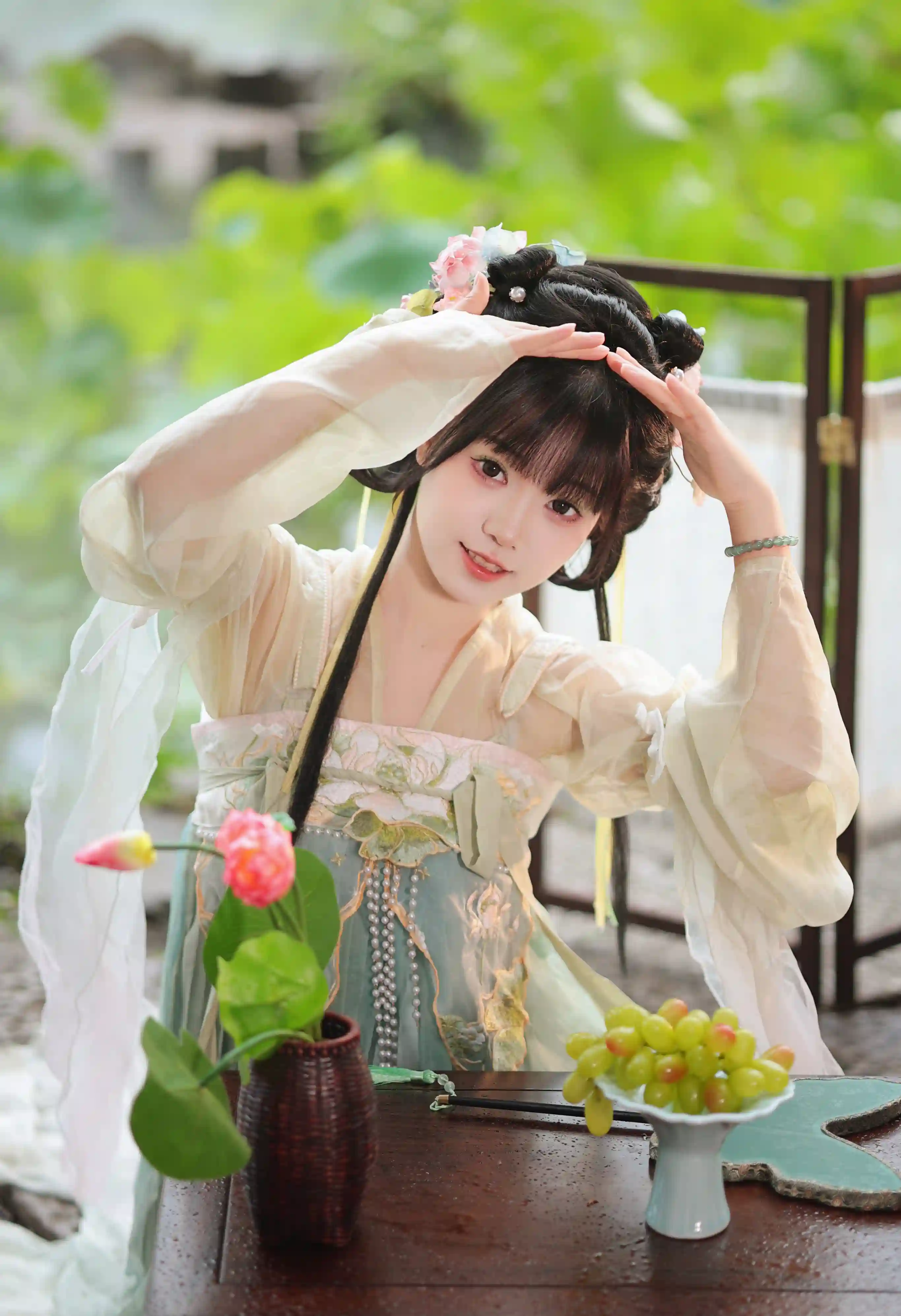 图片[1]-二次元COS分享[古装]古风少女-荷间雅韵，葡萄伴清欢-二次元COS分享次元吧