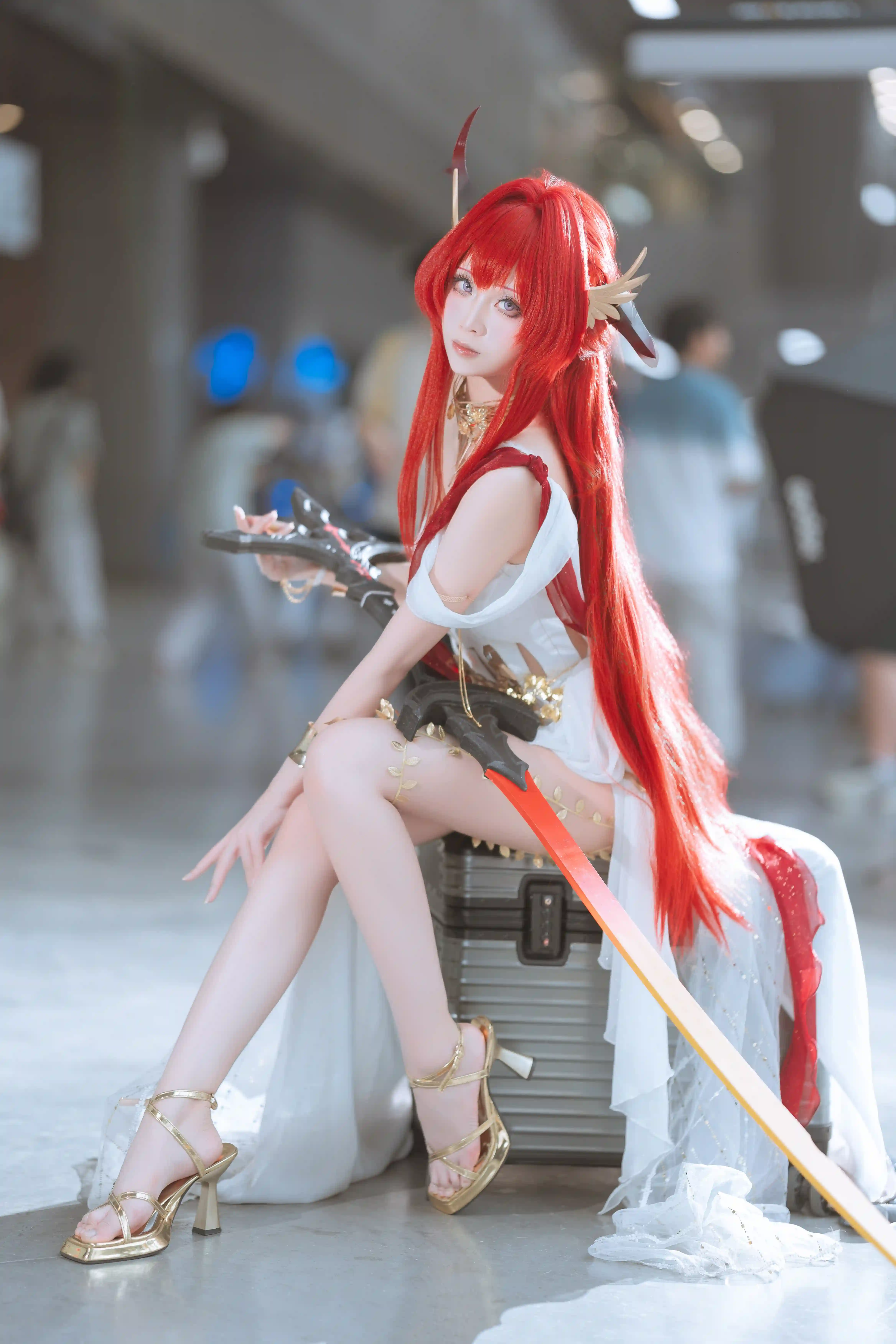 图片[4]-二次元COS分享[COSplay]明日方 舟史尔特尔-白裙红妆，尽显英气-二次元COS分享次元吧