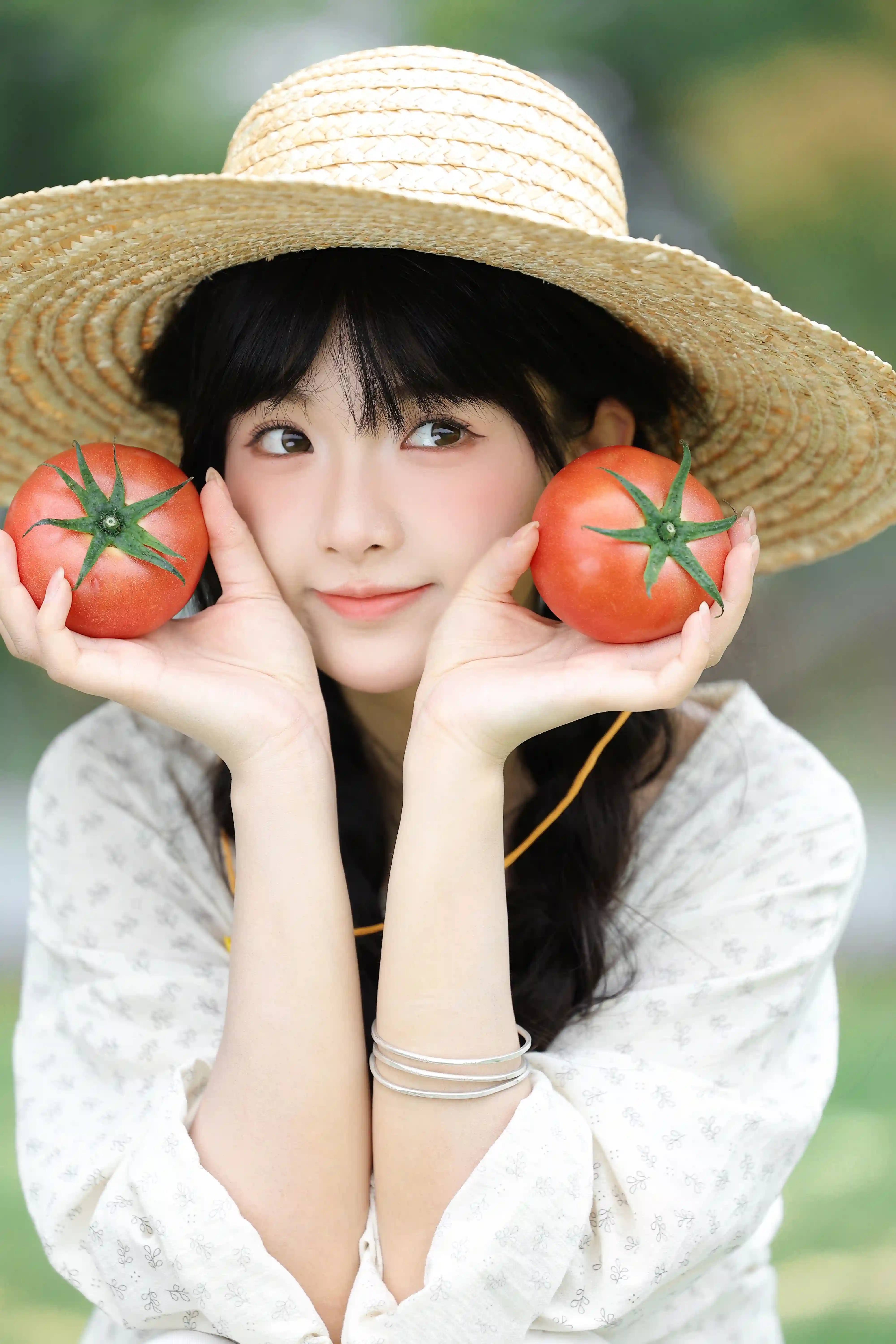 图片[5]-二次元COS分享夏日田园-草帽少女与番茄的温柔相遇-二次元COS分享次元吧